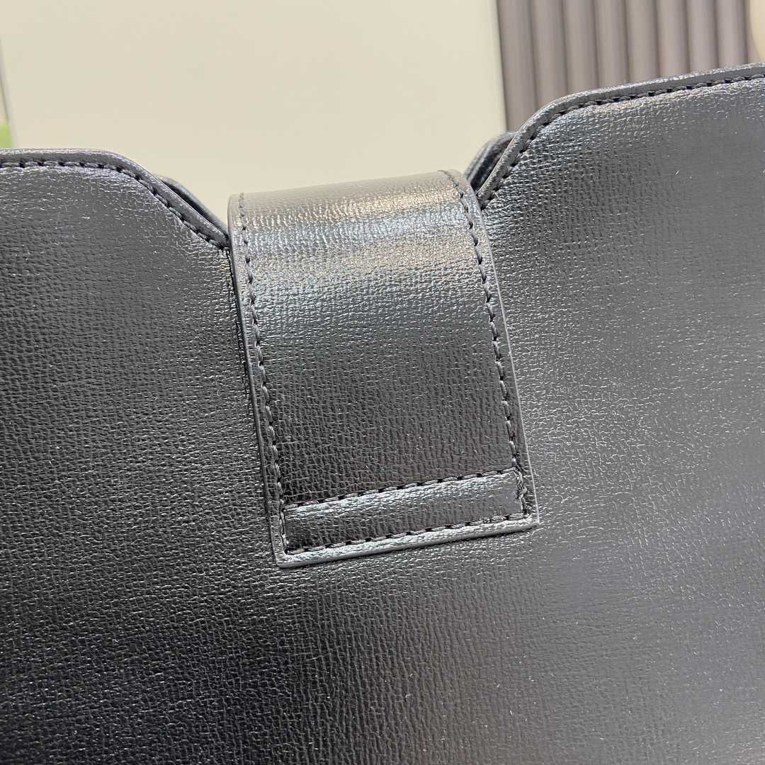 Gucci Medium Bucket Shoulder Bag - 