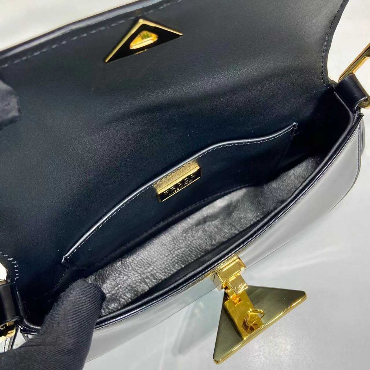 Prada Leather Shoulder Bag  （24x11x4cm） - PerfectKickZ