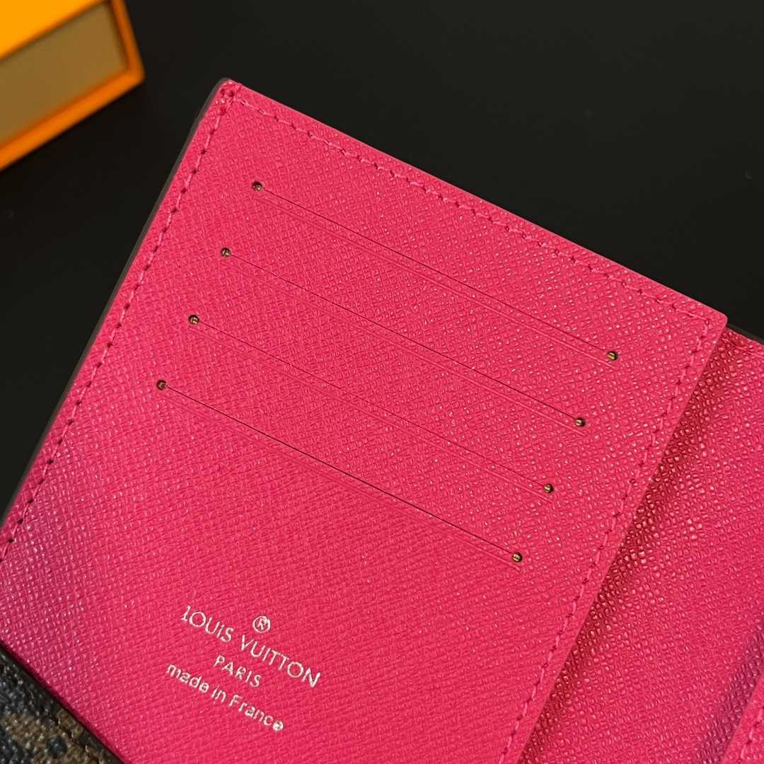 Louis Vuitton Passport Cover   M82866 - PerfectKickZ