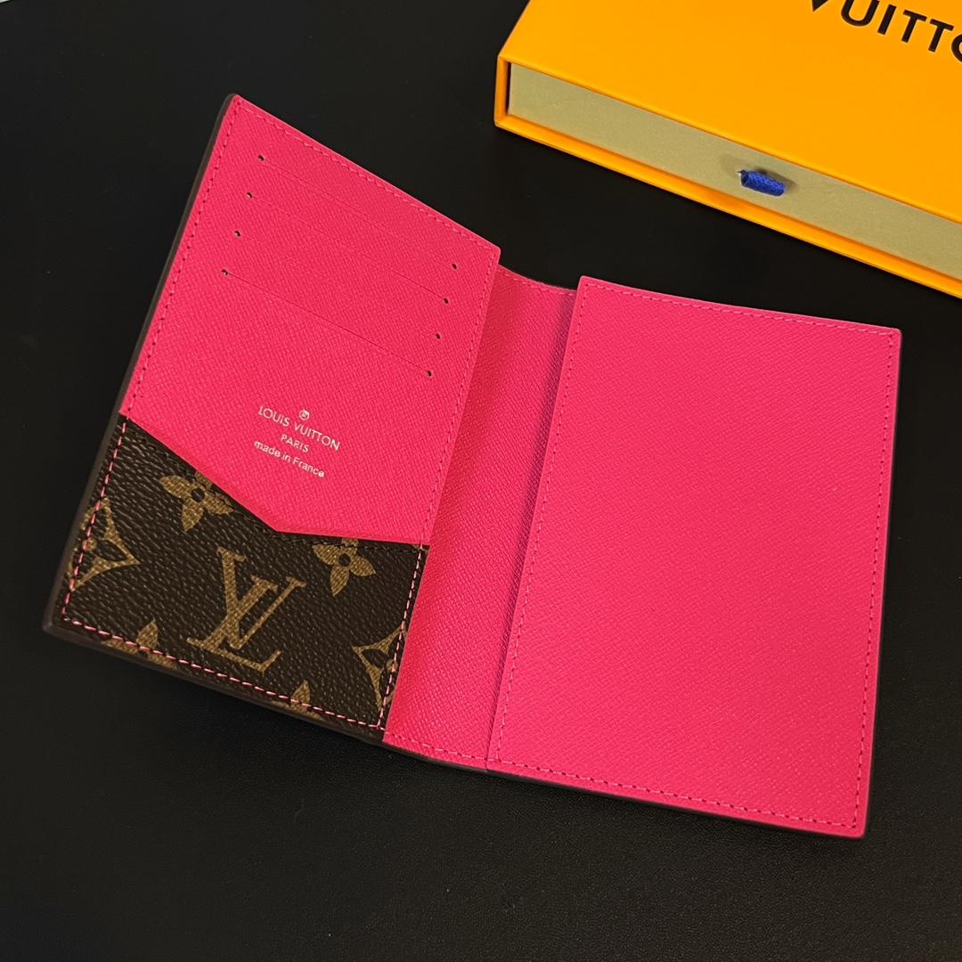 Louis Vuitton Passport Cover   M82866 - PerfectKickZ
