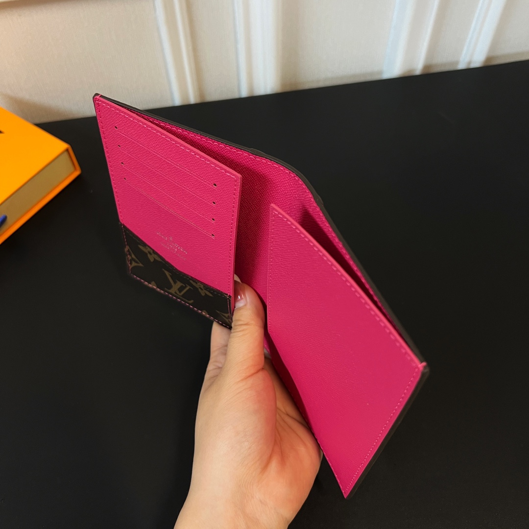Louis Vuitton Passport Cover   M82866 - PerfectKickZ