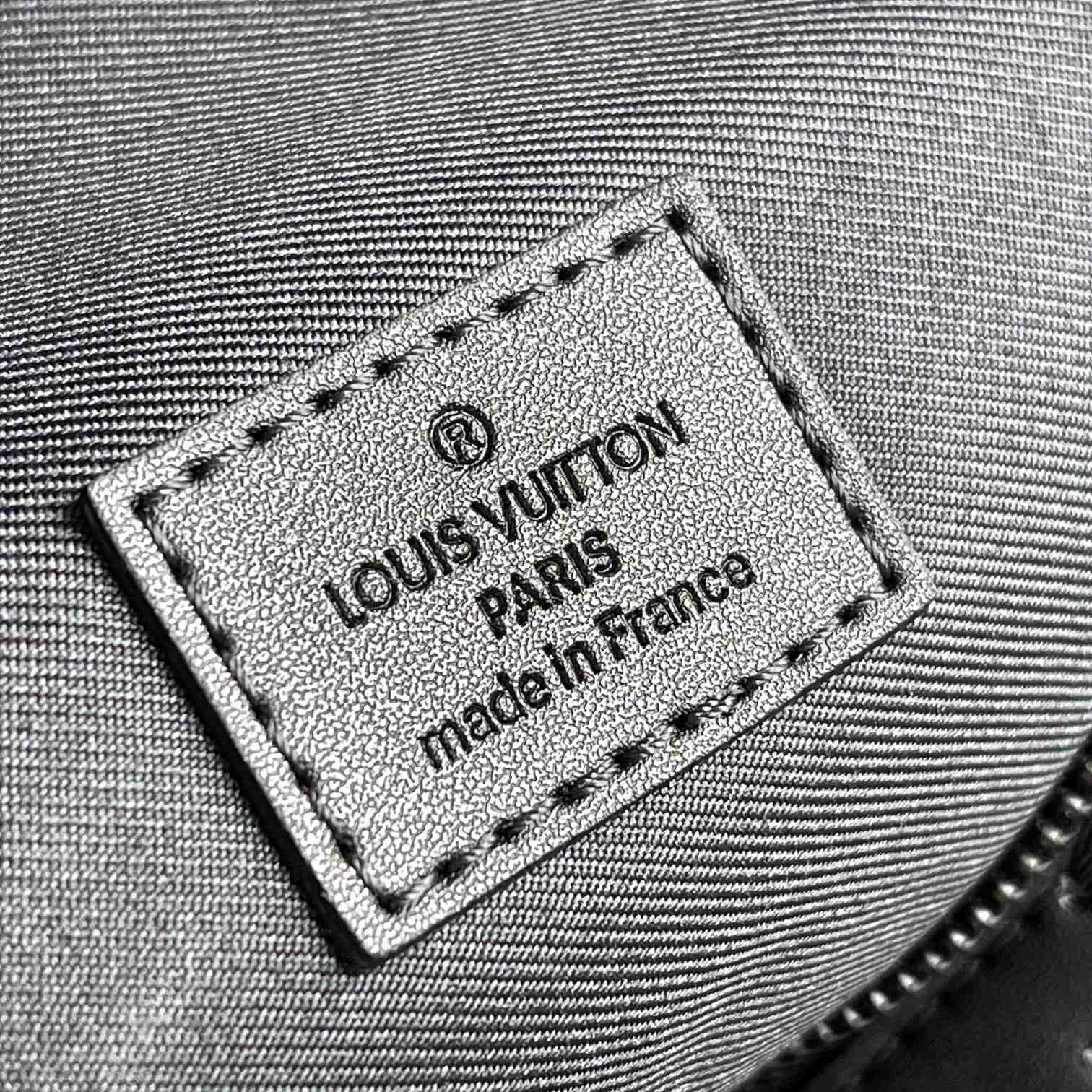 Louis Vuitton Discovery Bumbag  M44388   47-20-9cm - PerfectKickZ