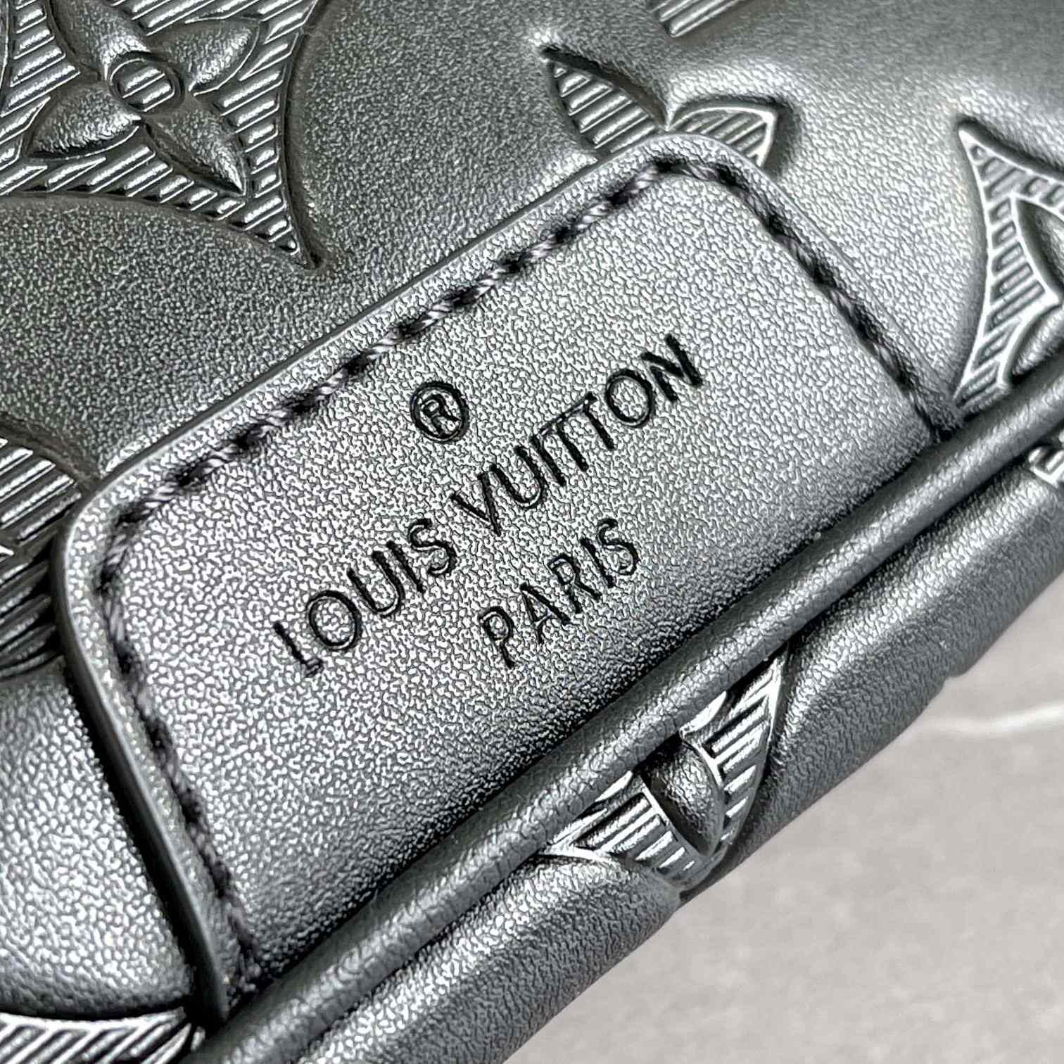 Louis Vuitton Discovery Bumbag  M44388   47-20-9cm - PerfectKickZ