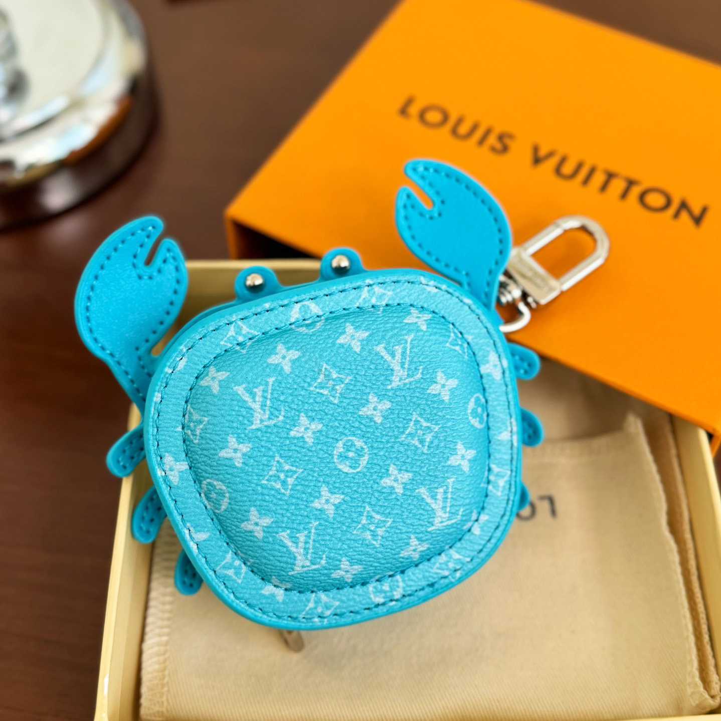 Louis Vuitton LV Crab Bag Charm   M01930 - PerfectKickZ