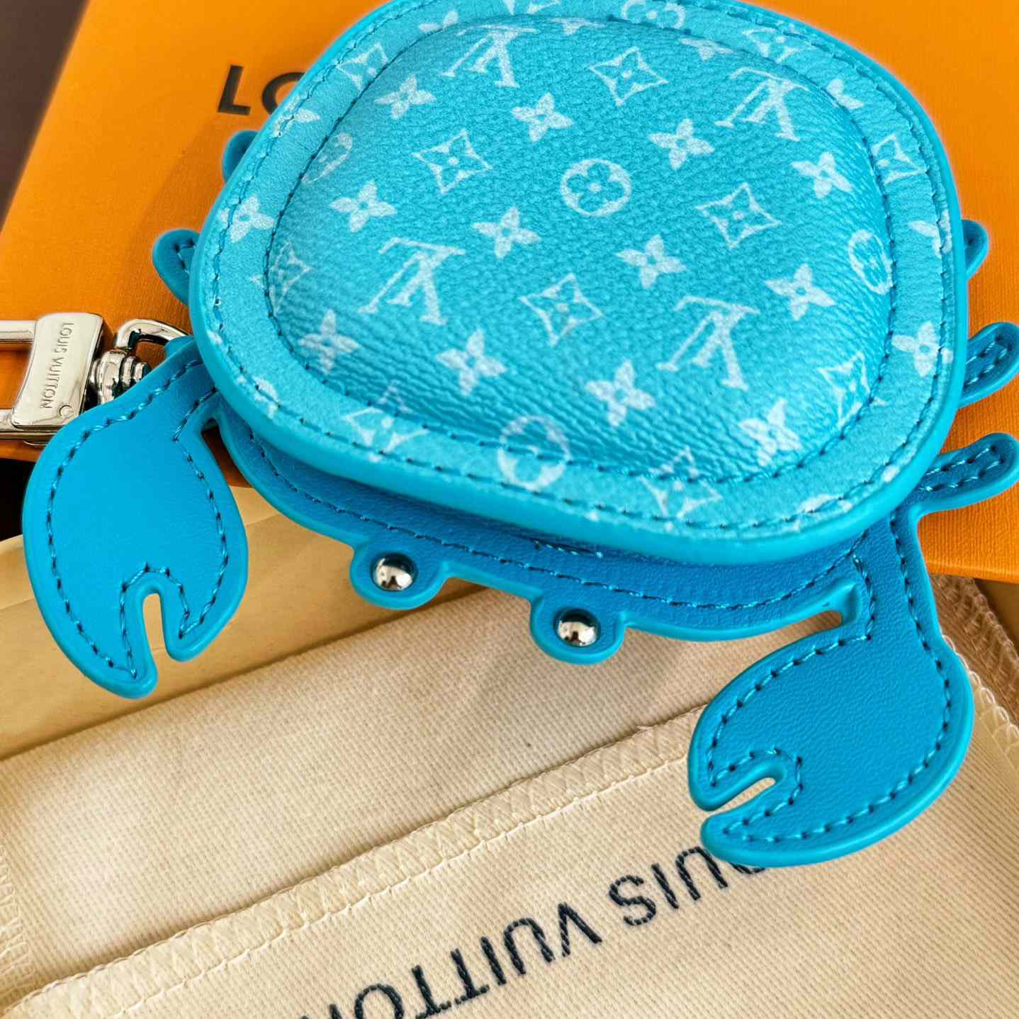 Louis Vuitton LV Crab Bag Charm   M01930 - PerfectKickZ