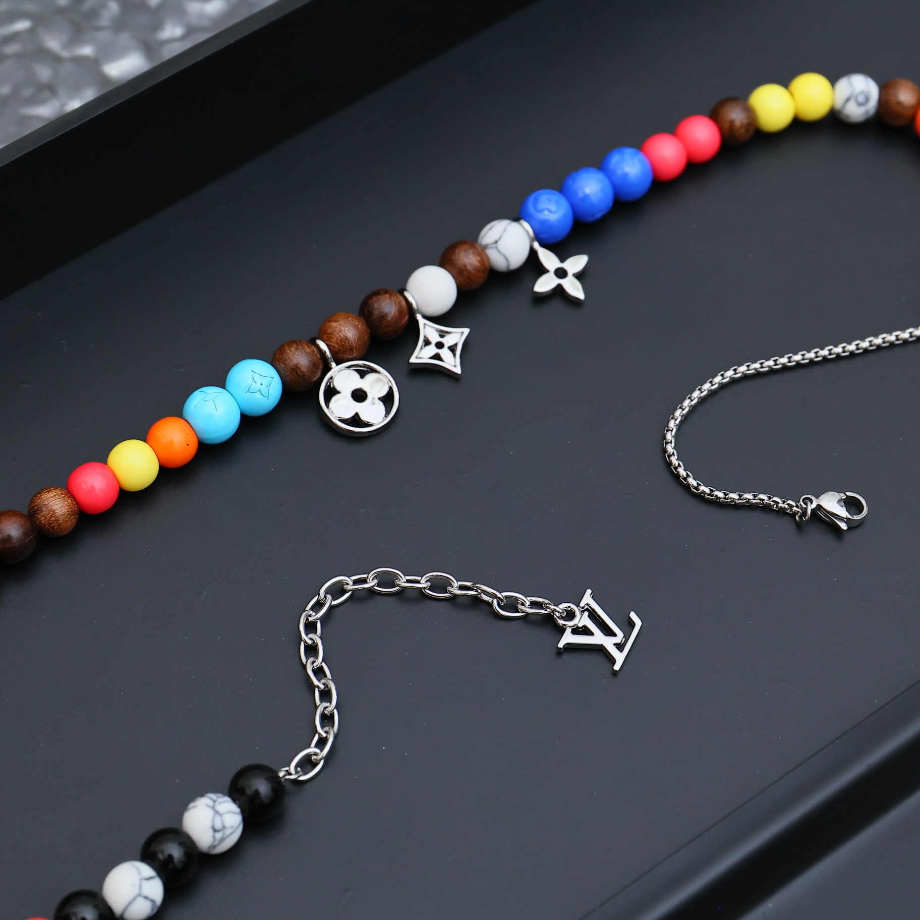 Louis Vuitton LVSurfin ' Beads Necklace    MO1891 - PerfectKickZ