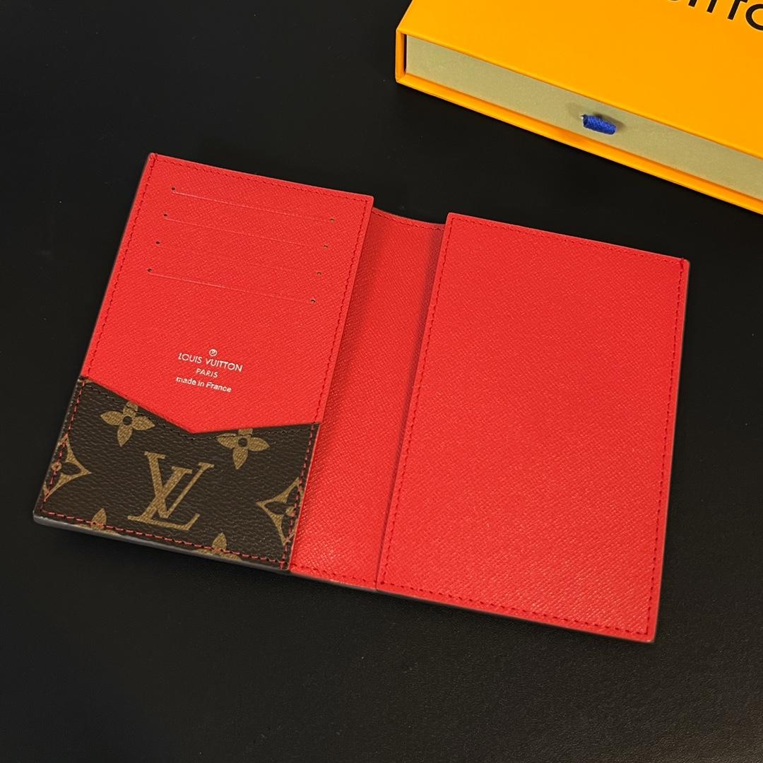 Louis Vuitton Passport Cover   M82862 - PerfectKickZ