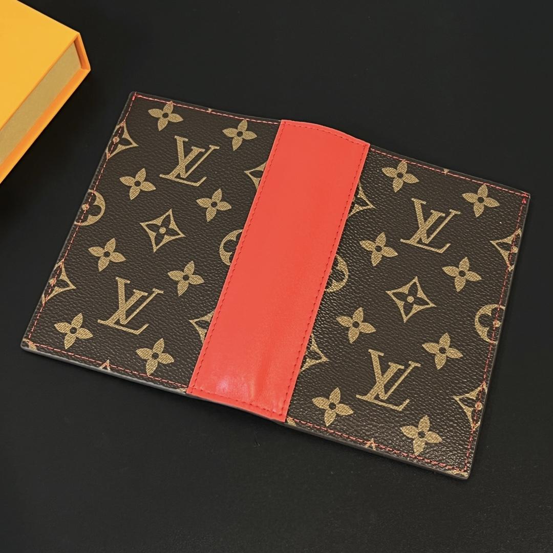 Louis Vuitton Passport Cover   M82862 - PerfectKickZ