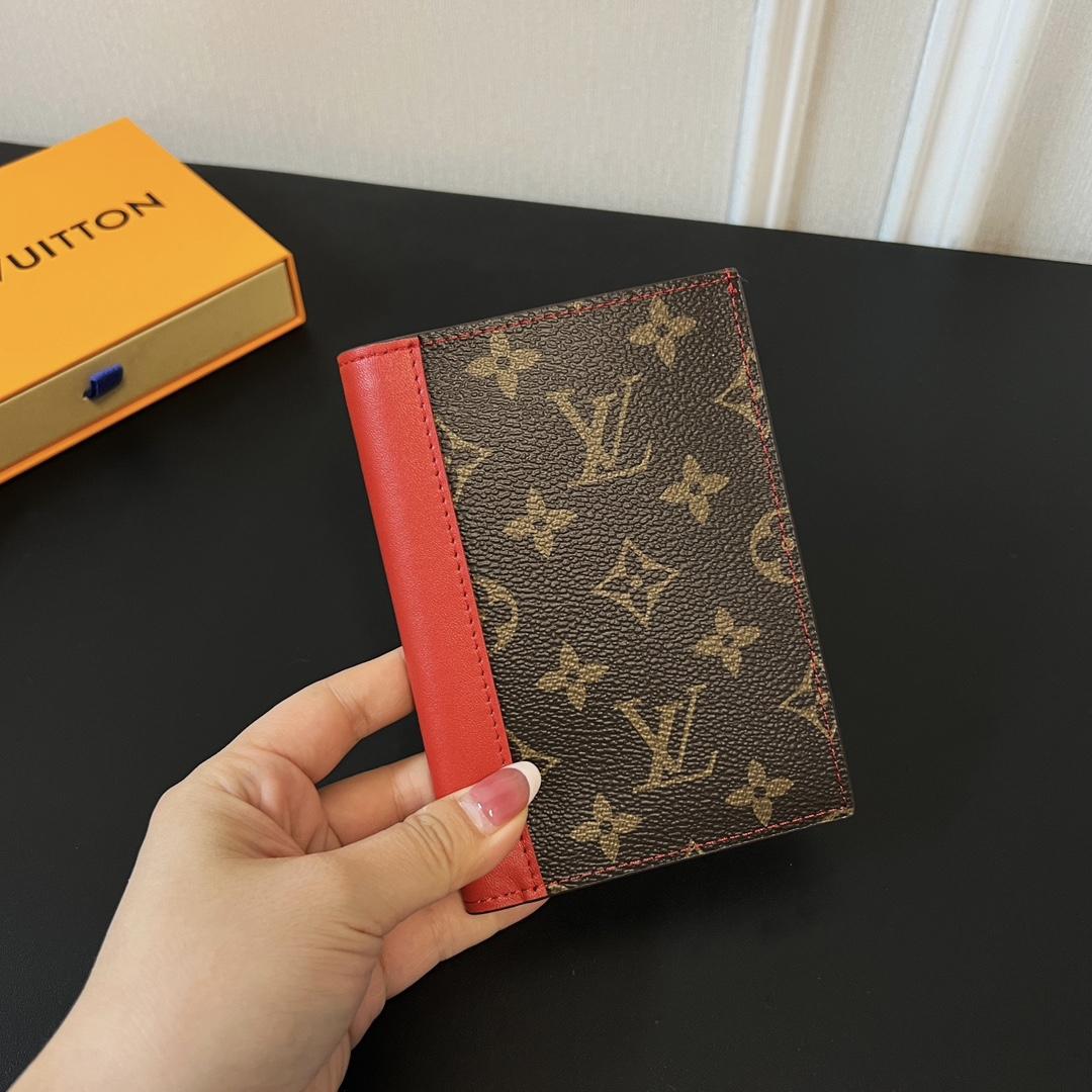 Louis Vuitton Passport Cover   M82862 - PerfectKickZ