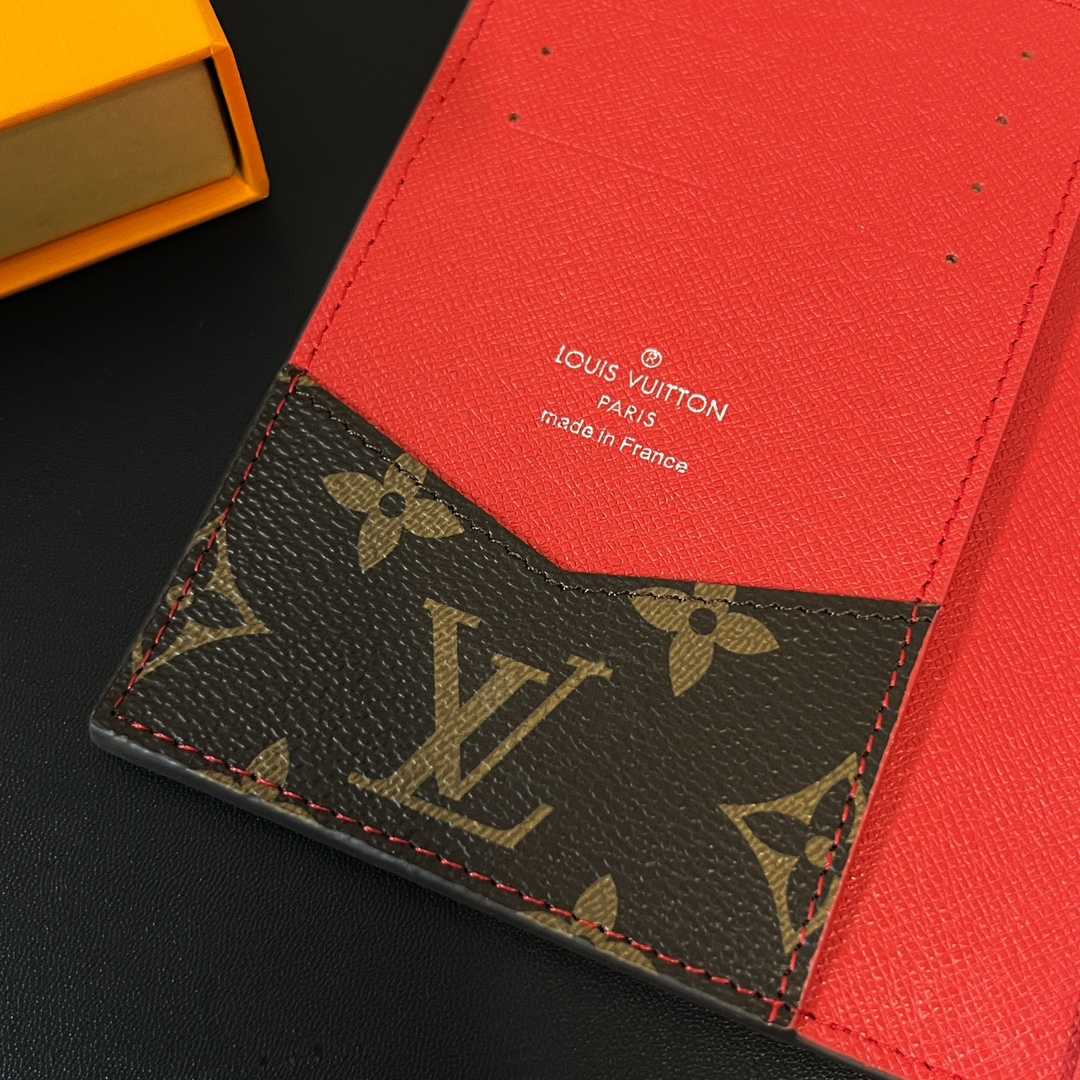 Louis Vuitton Passport Cover   M82862 - PerfectKickZ