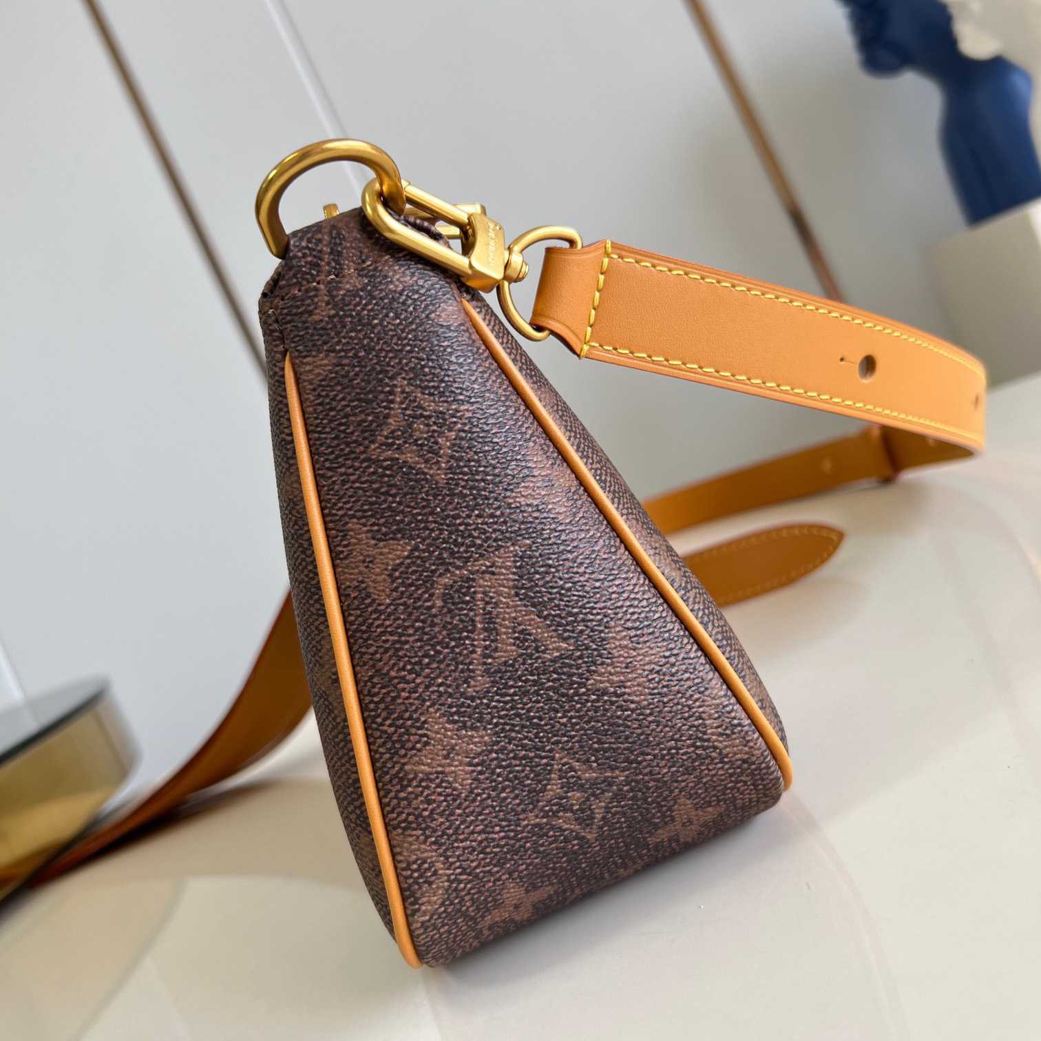 Louis Vuitton Pochette Accessoire XL   M11623 - PerfectKickZ