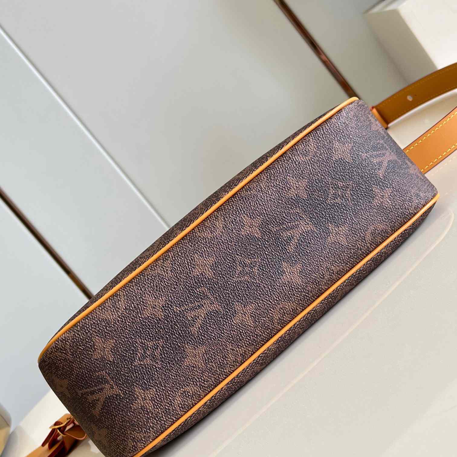 Louis Vuitton Pochette Accessoire XL   M11623 - PerfectKickZ