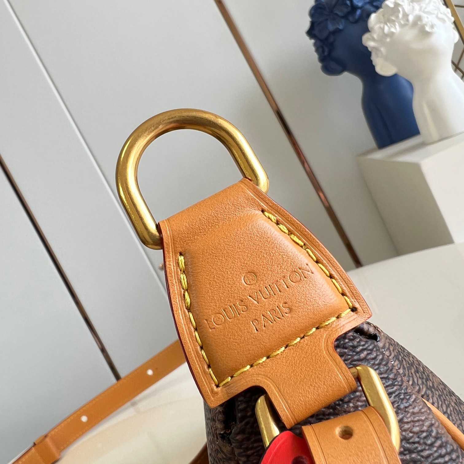 Louis Vuitton Pochette Accessoire XL   M11623 - PerfectKickZ