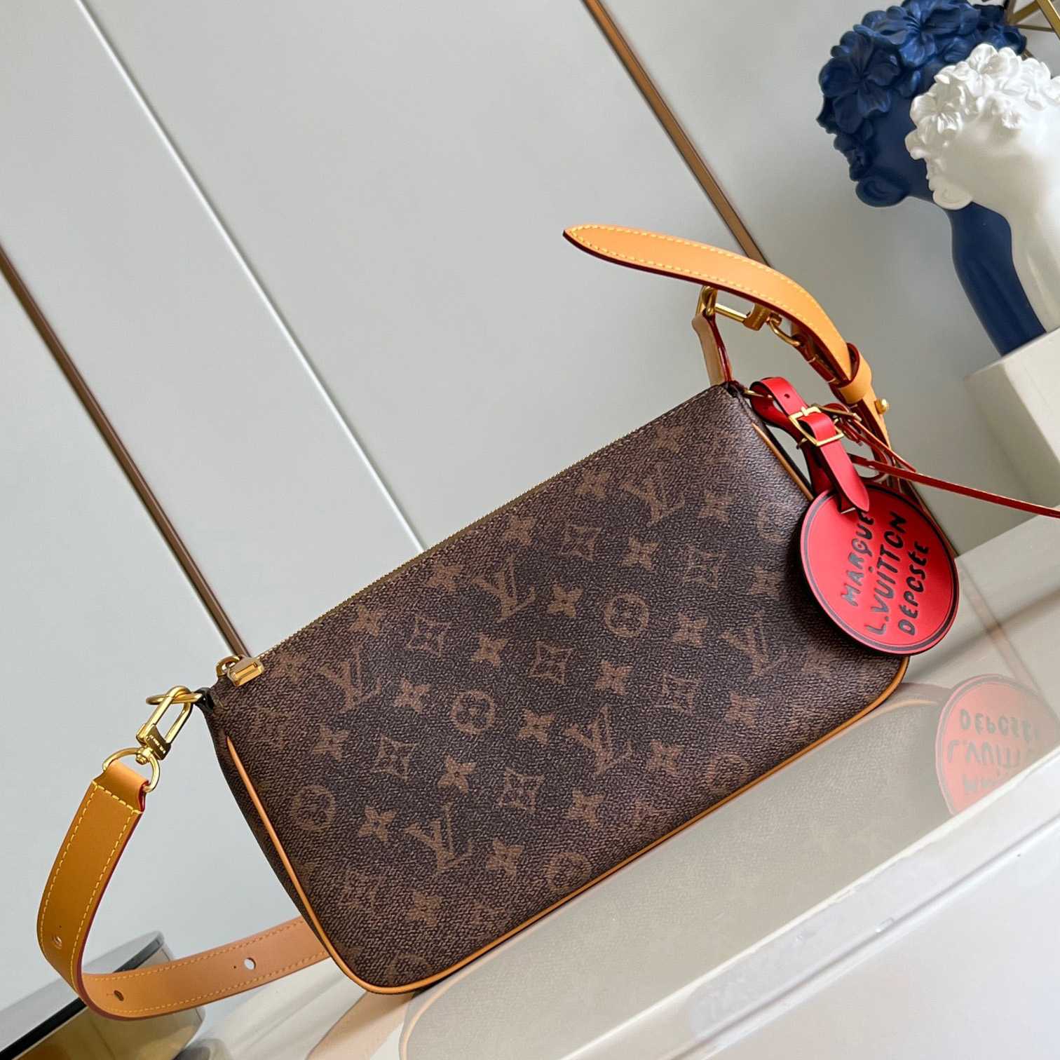 Louis Vuitton Pochette Accessoire XL   M11623 - PerfectKickZ