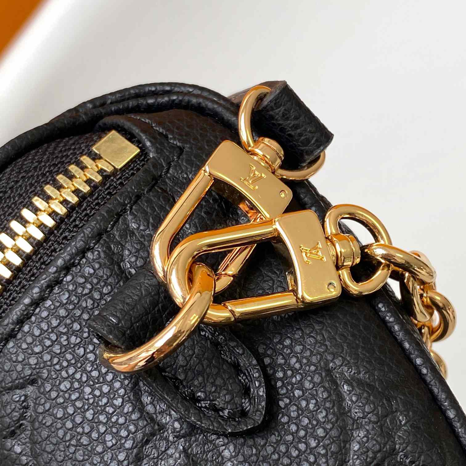 Louis Vuitton Mini Bumbag  M46917 - PerfectKickZ