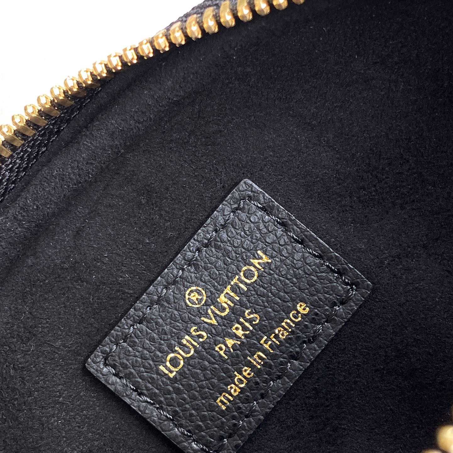 Louis Vuitton Mini Bumbag  M46917 - PerfectKickZ