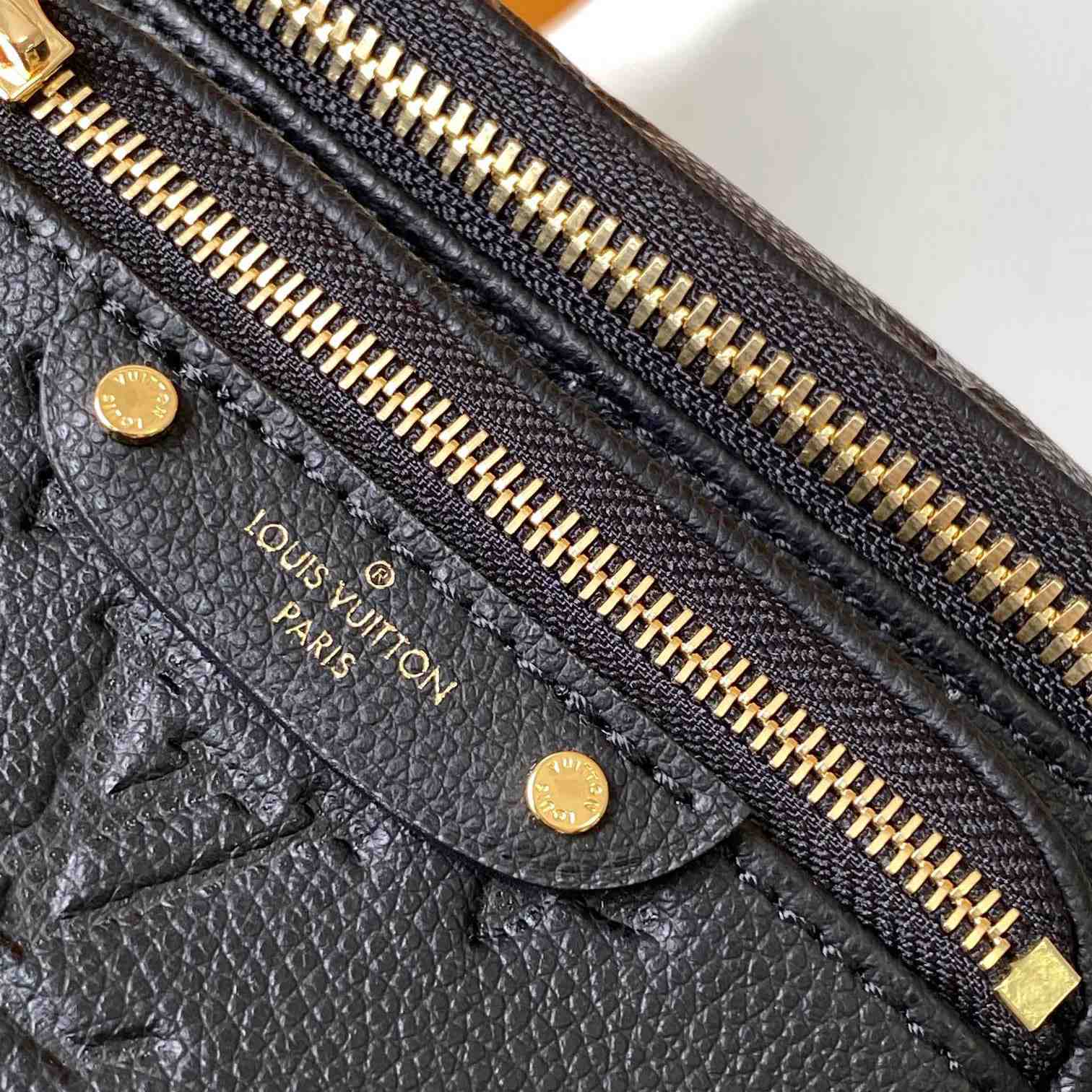 Louis Vuitton Mini Bumbag  M46917 - PerfectKickZ