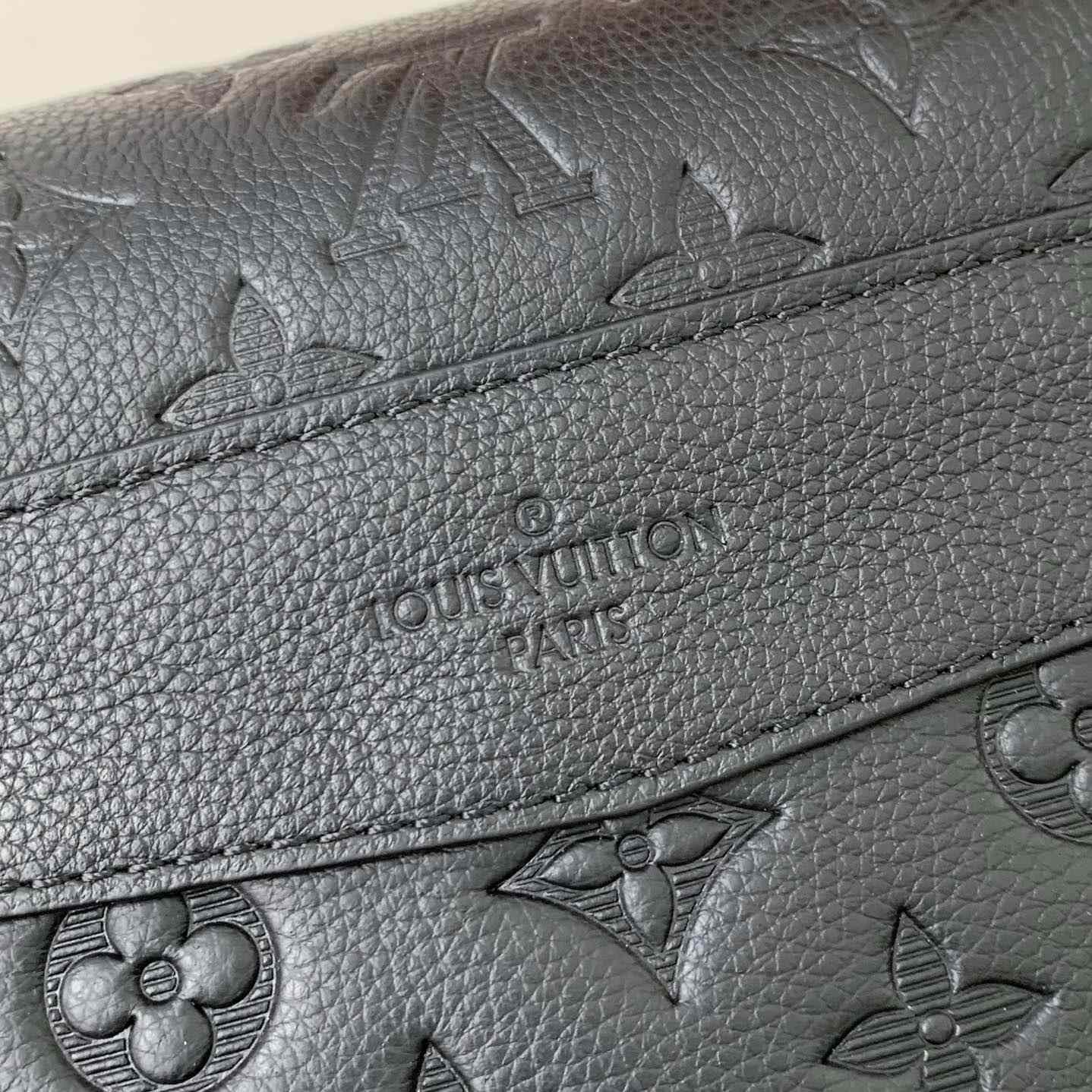 Louis Vuitton Messenger Voyager PM   M25121 - PerfectKickZ