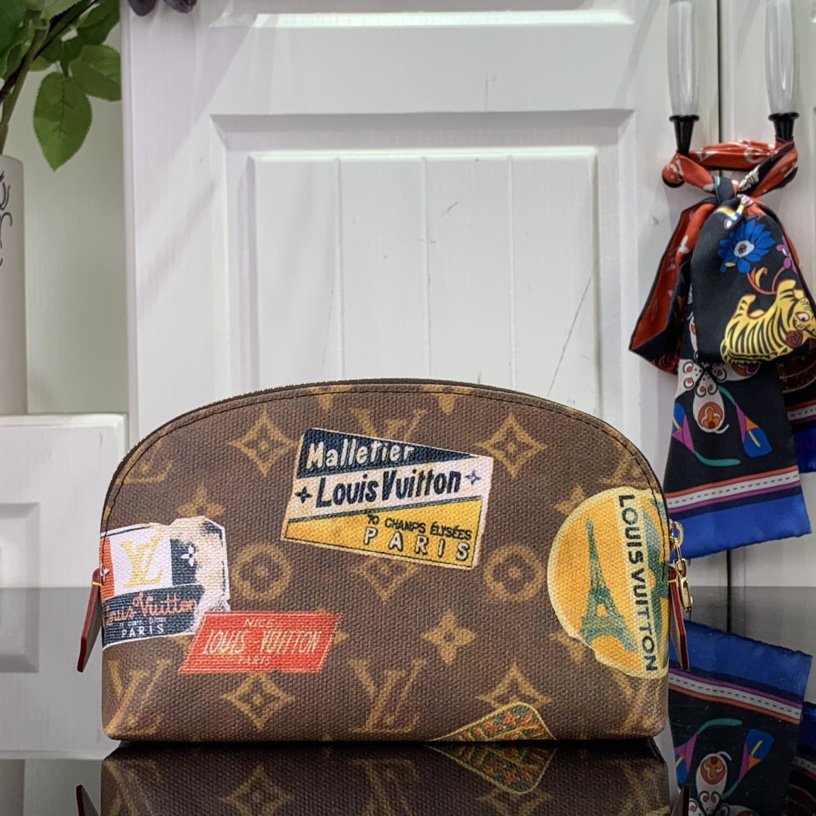 Louis Vuitton Cosmetic Pouch   M83597 - PerfectKickZ