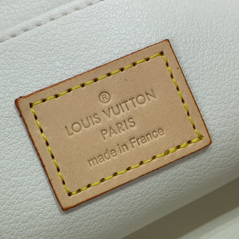 Louis Vuitton Cosmetic Pouch   M83597 - PerfectKickZ