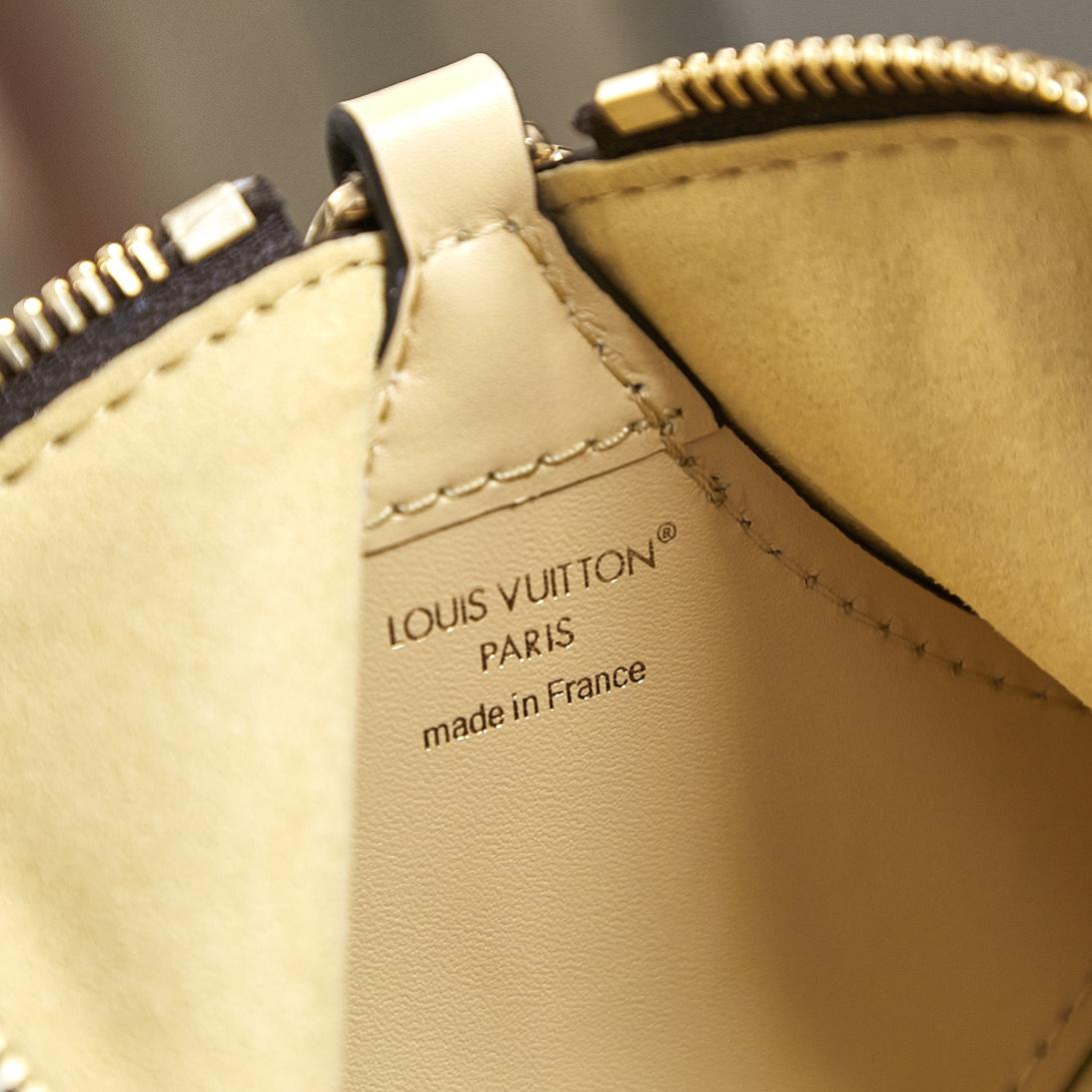 Louis Vuitton Bloom Pouch   M11672 - PerfectKickZ