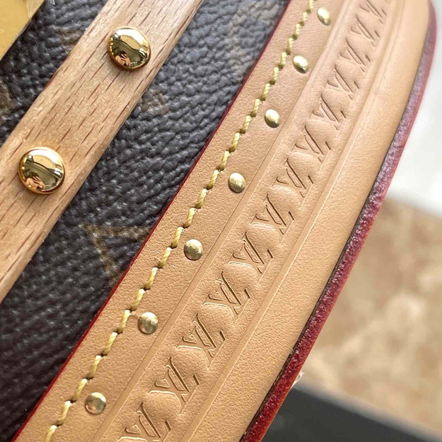 Louis Vuitton Ellis   M24843 - PerfectKickZ