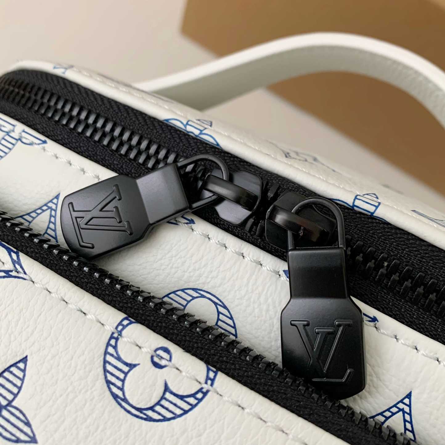 Louis Vuitton Rush Bumbag  M25227 - 