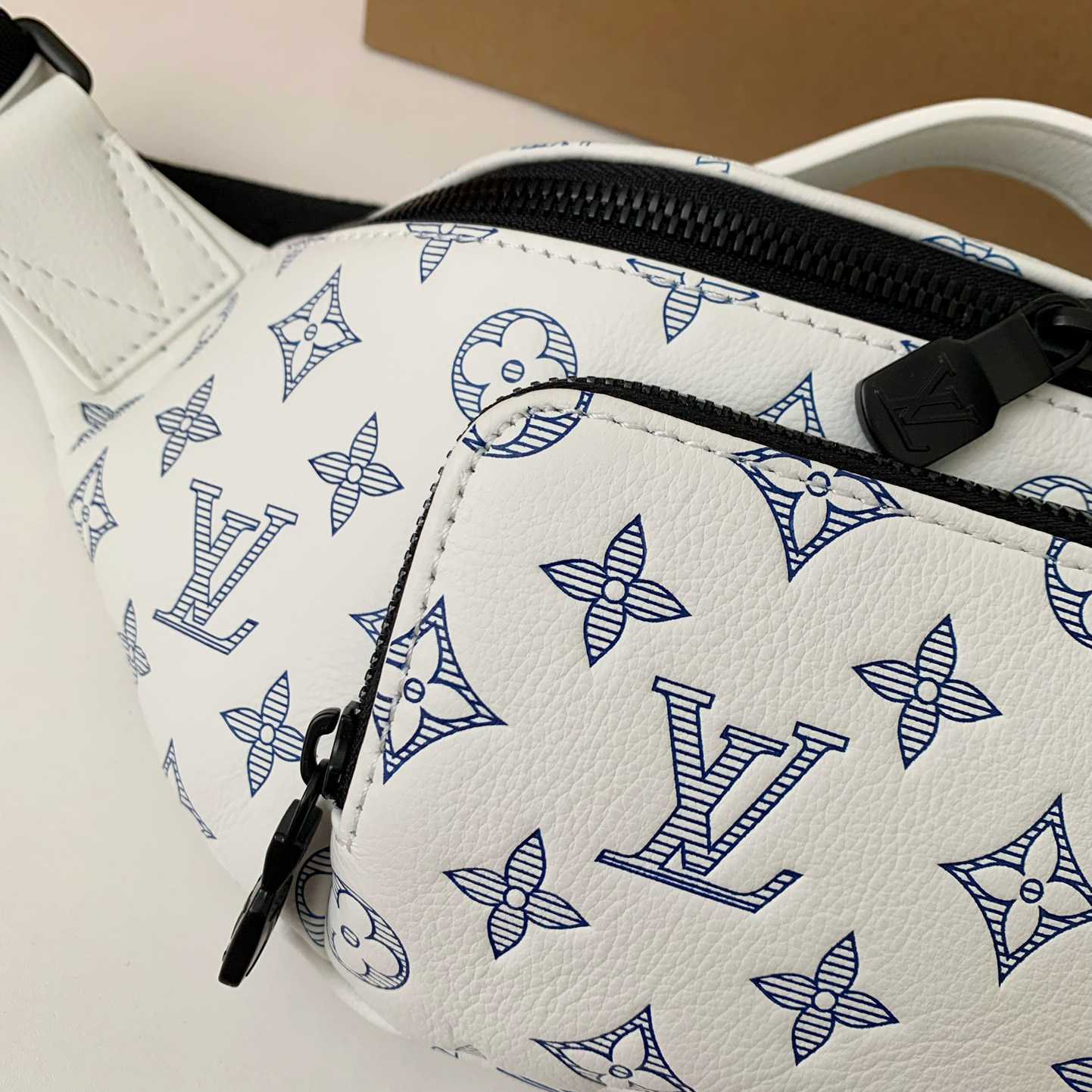 Louis Vuitton Rush Bumbag  M25227 - 