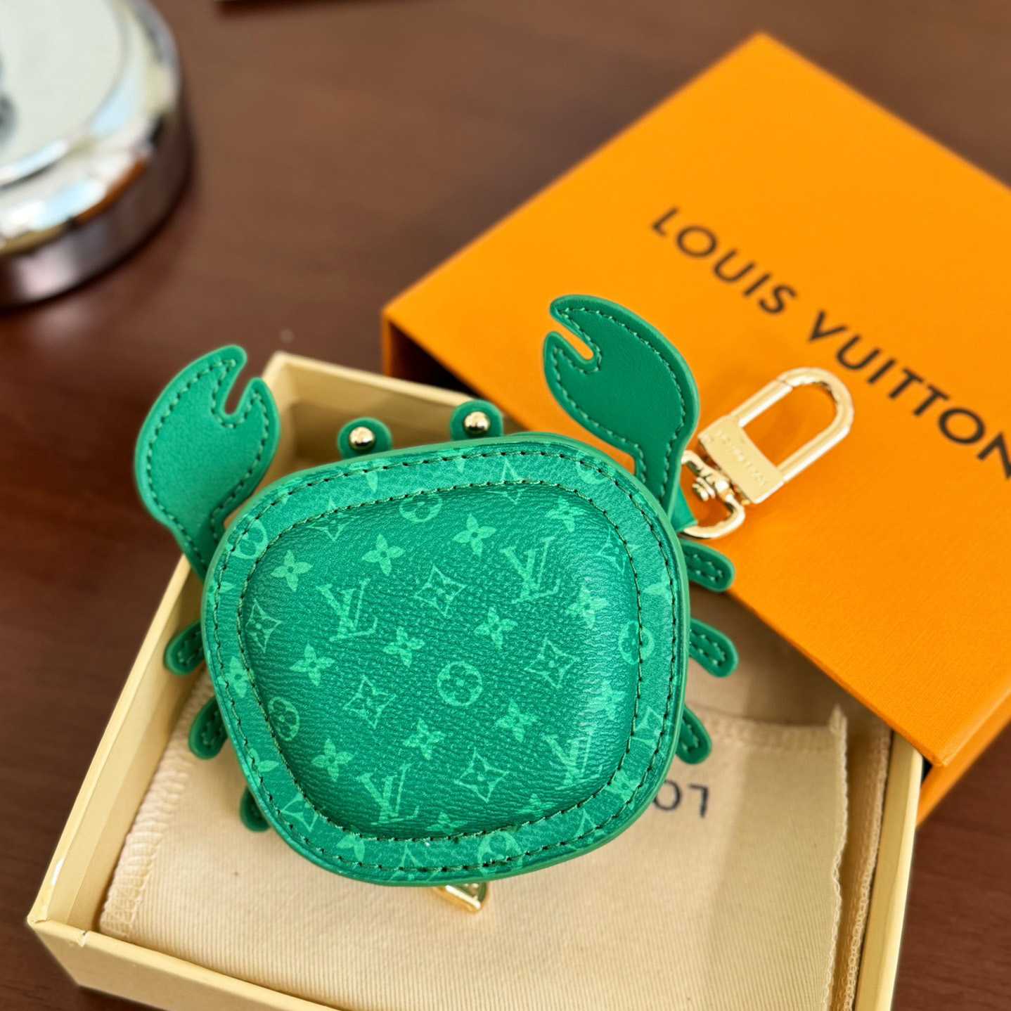 Louis Vuitton LV Crab Bag Charm   M01931 - 