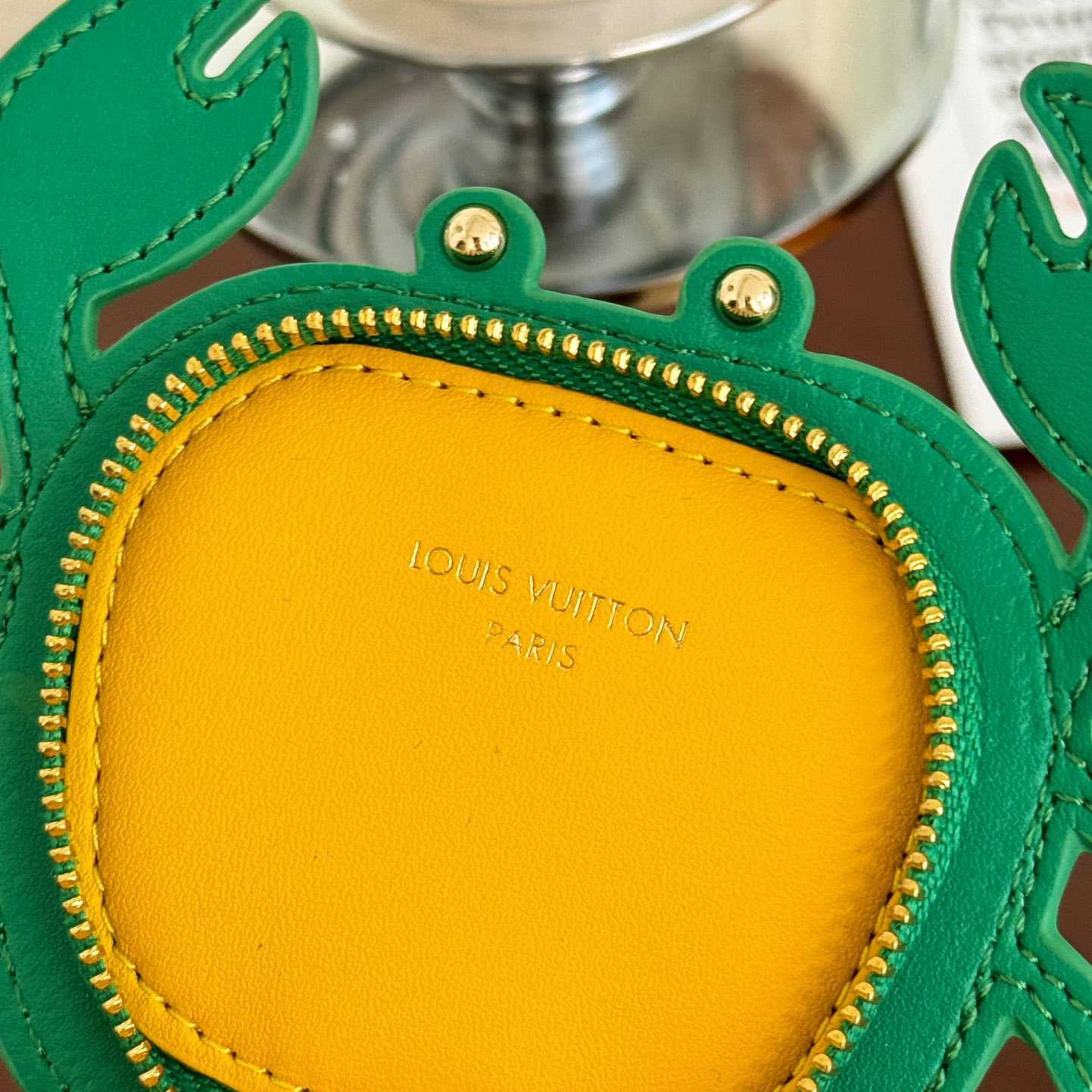 Louis Vuitton LV Crab Bag Charm   M01931 - 