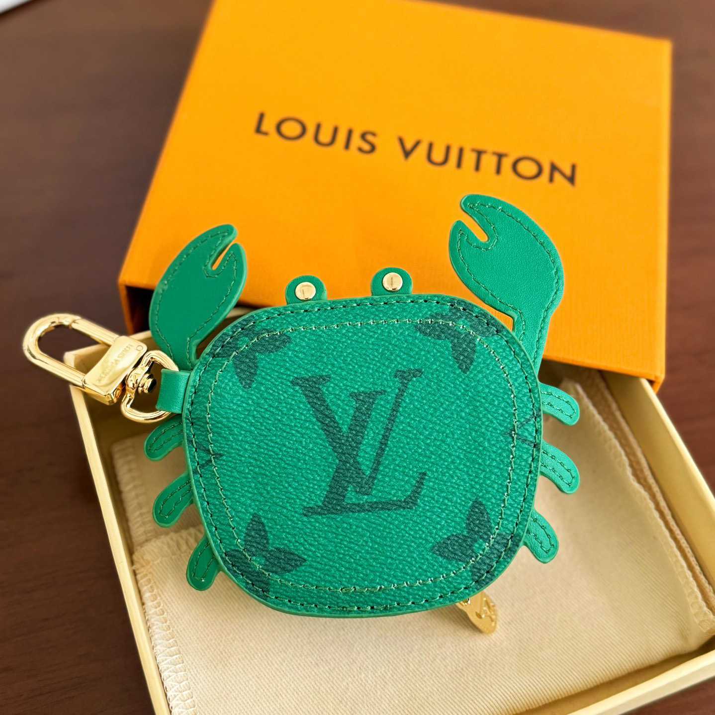 Louis Vuitton LV Crab Bag Charm   M01931 - 