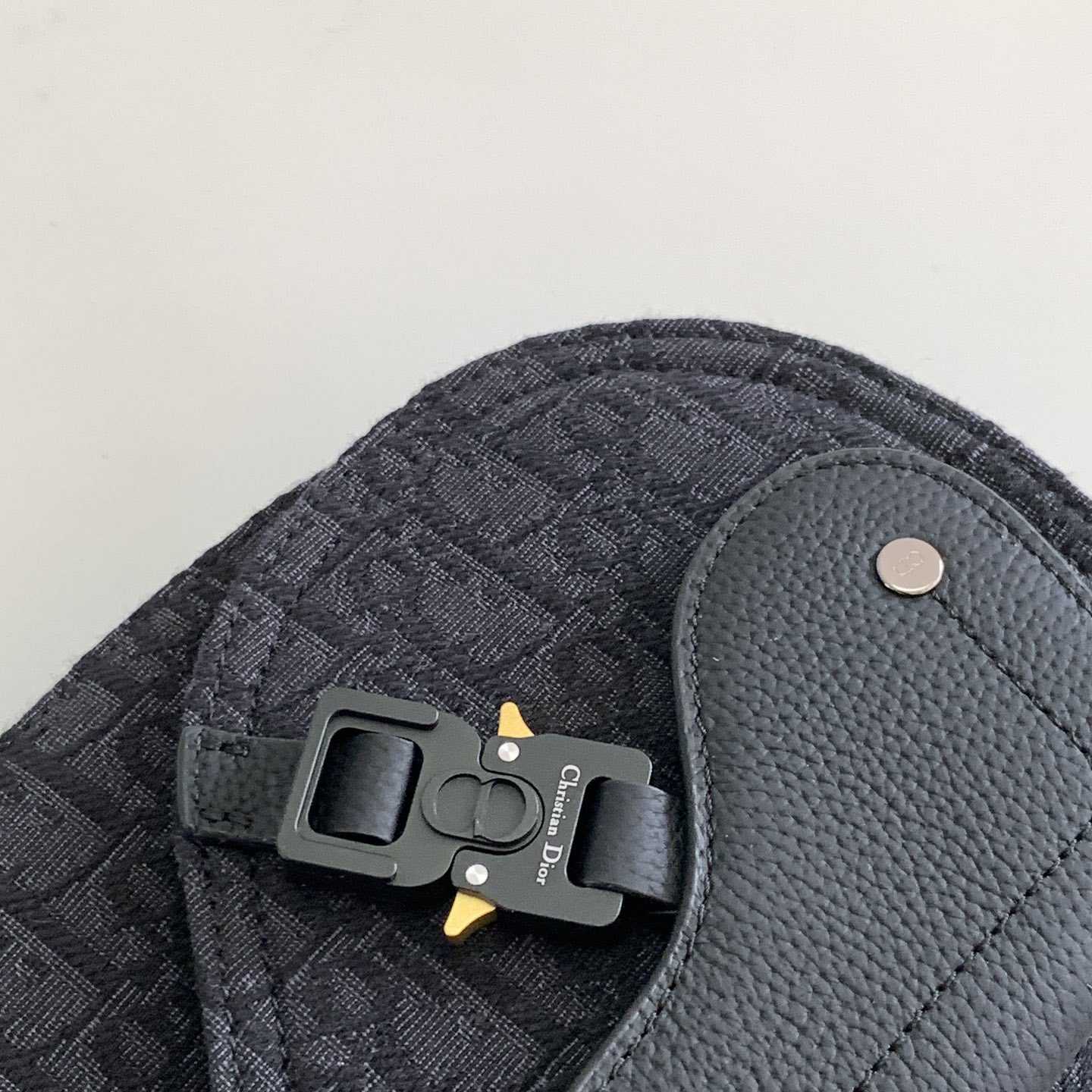 Dior Saddle Messenger Bag - PerfectKickZ