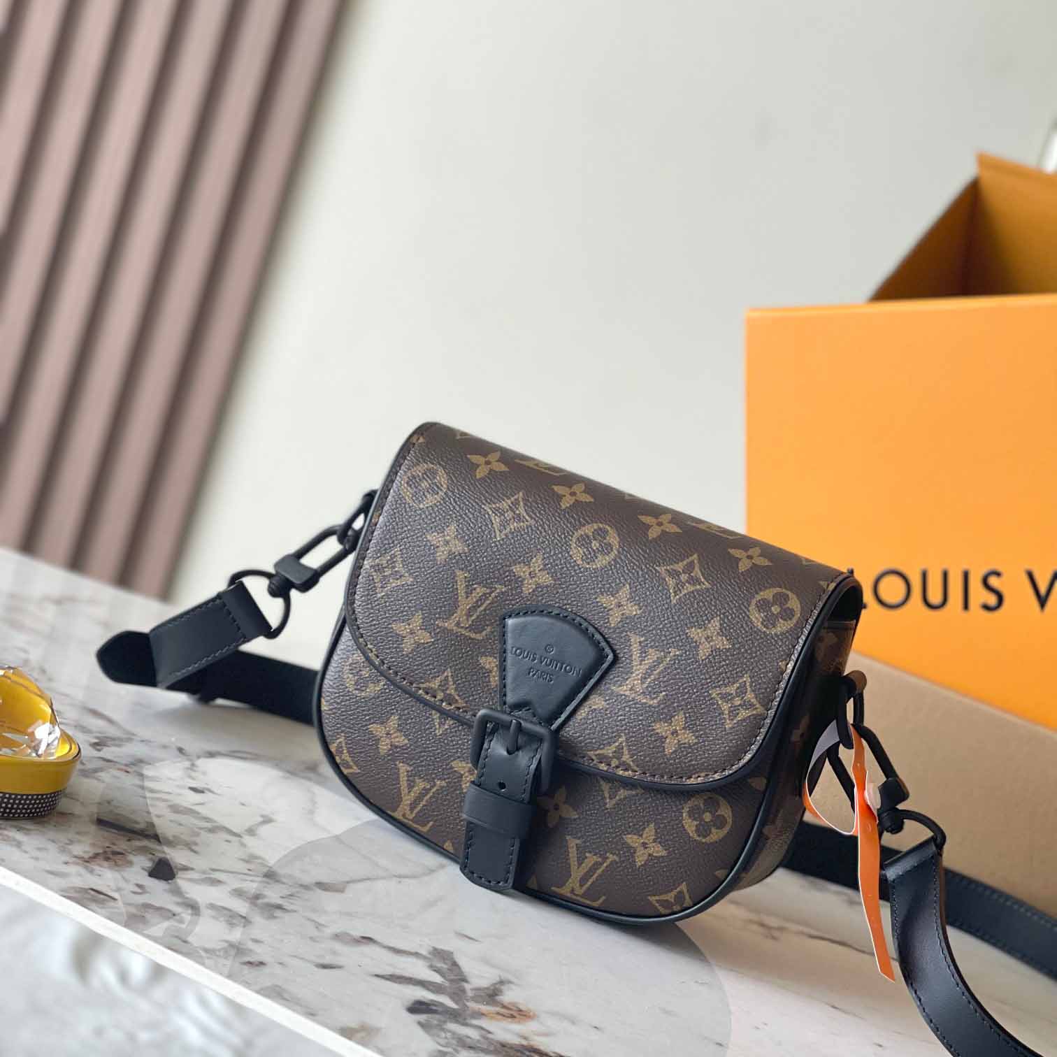 Louis Vuitton Montsouris Messenger PM​   M47060 - PerfectKickZ