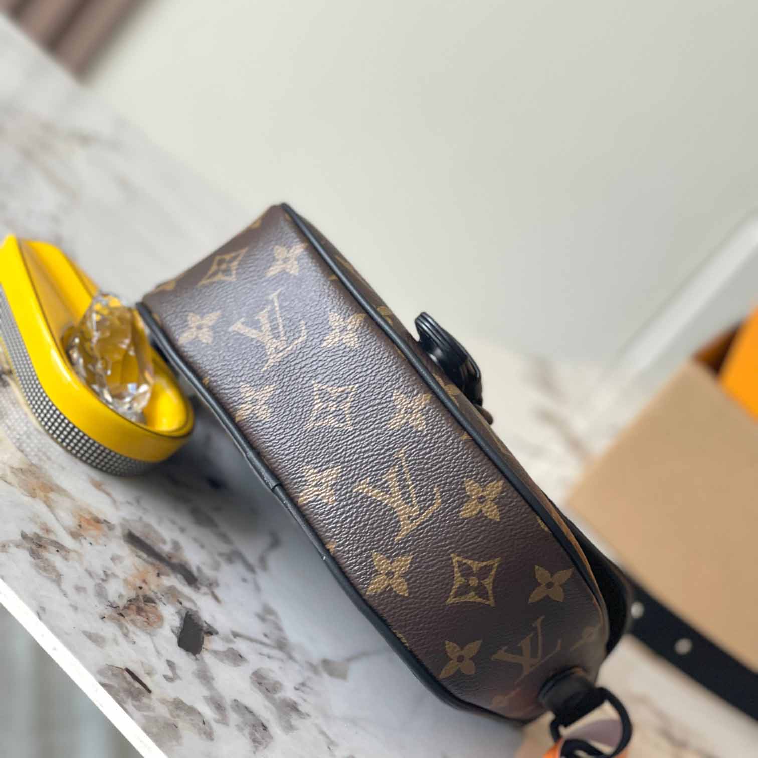 Louis Vuitton Montsouris Messenger PM​   M47060 - PerfectKickZ