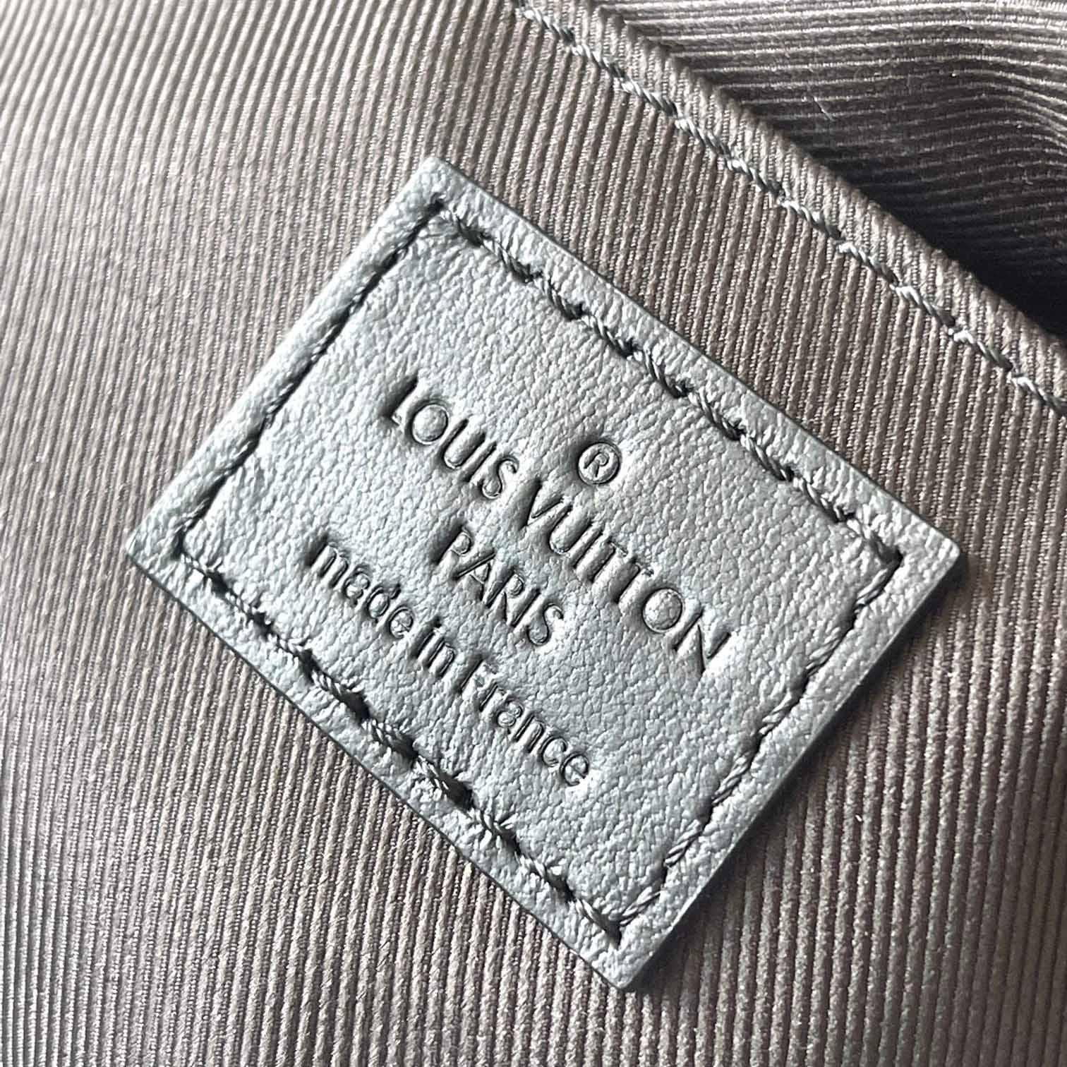 Louis Vuitton Montsouris Messenger PM​   M47060 - PerfectKickZ