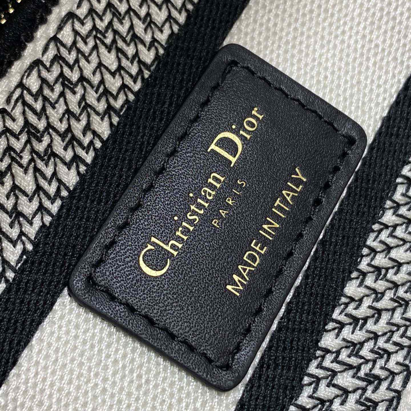 Dior Dioramour Medium Lady D-Lite Bag - PerfectKickZ