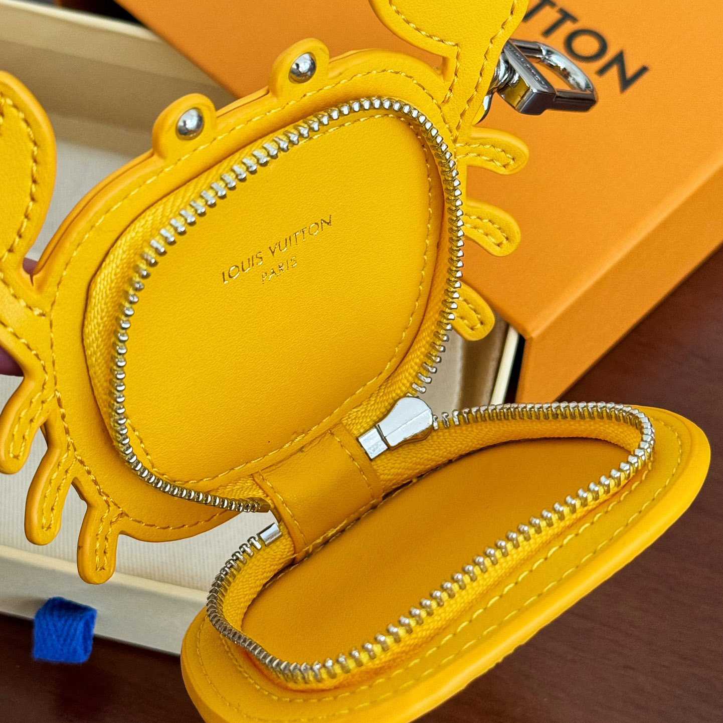 Louis Vuitton LV Crab Bag Charm   M01932 - PerfectKickZ