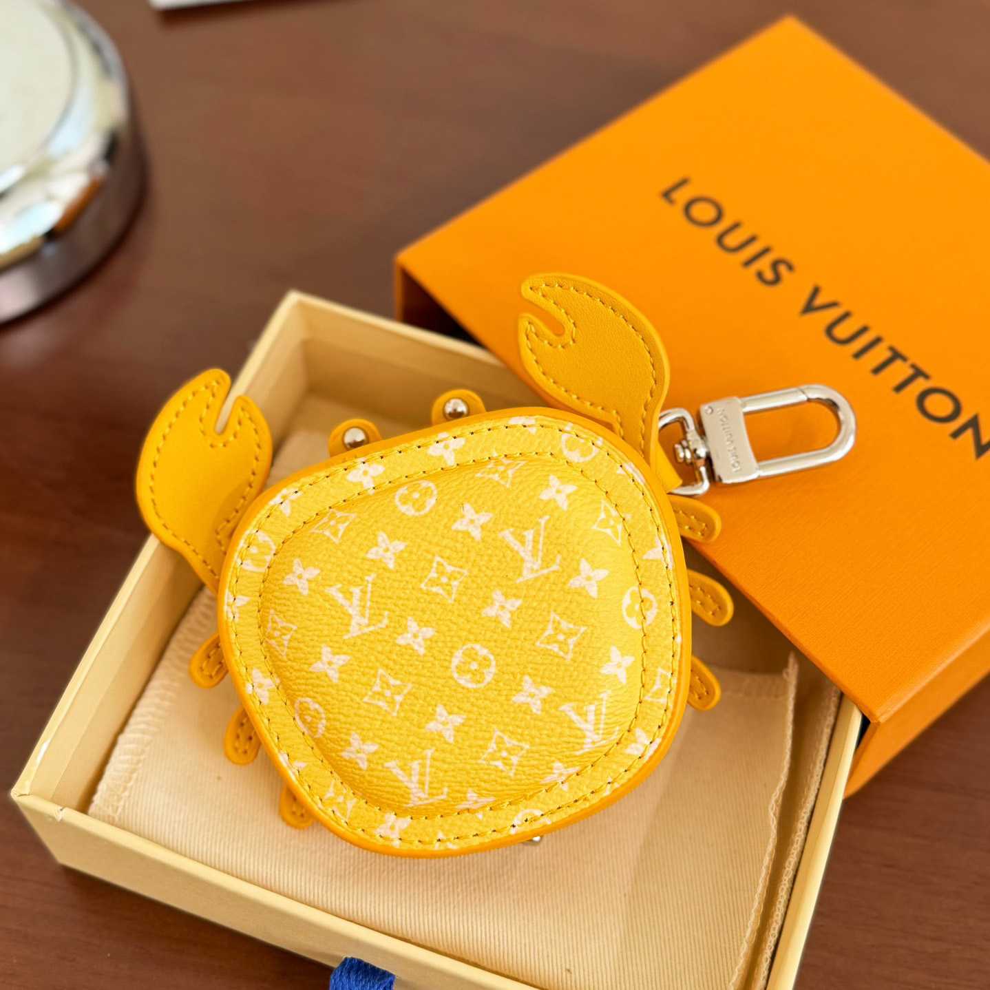 Louis Vuitton LV Crab Bag Charm   M01932 - PerfectKickZ