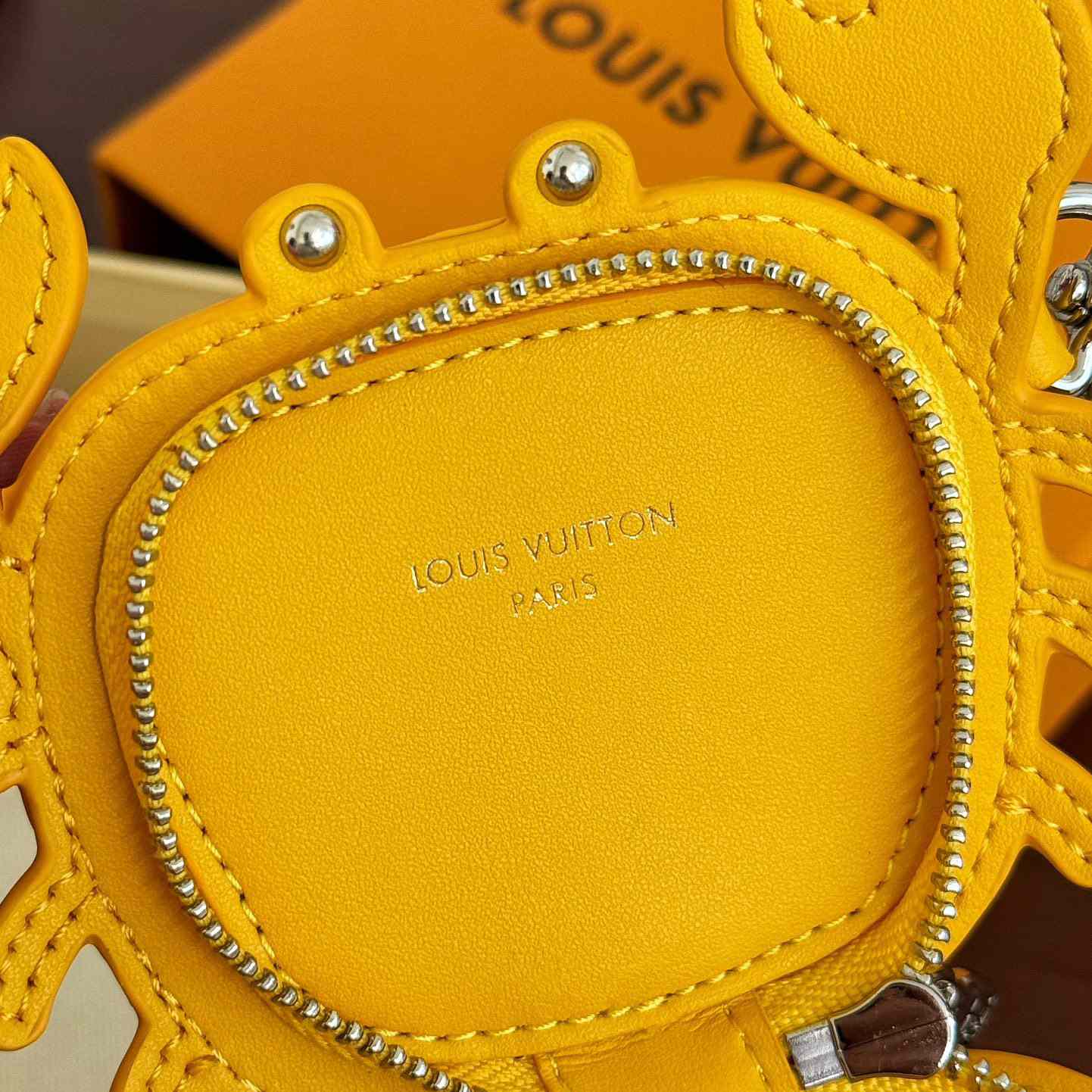 Louis Vuitton LV Crab Bag Charm   M01932 - PerfectKickZ