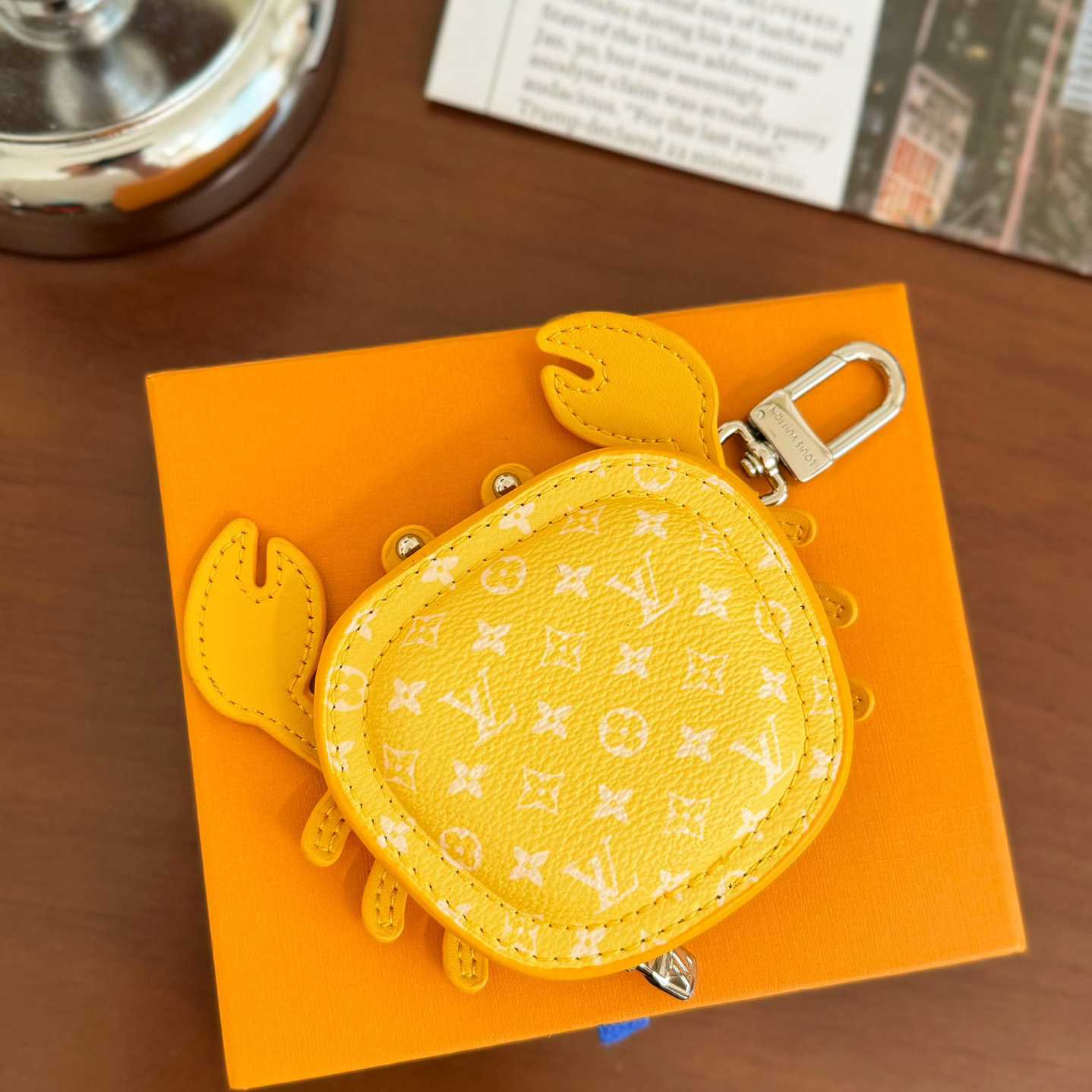 Louis Vuitton LV Crab Bag Charm   M01932 - PerfectKickZ