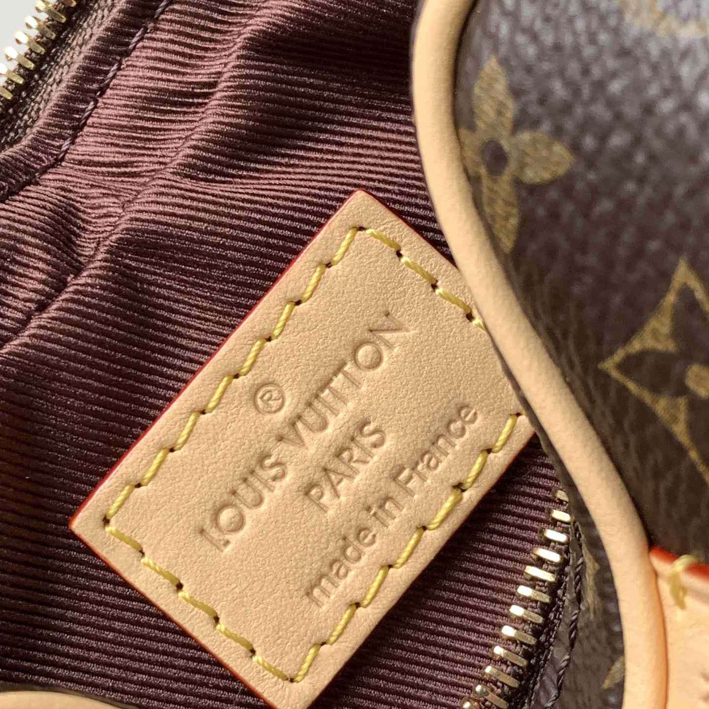 Louis Vuitton Croissant MM   M46828 - PerfectKickZ