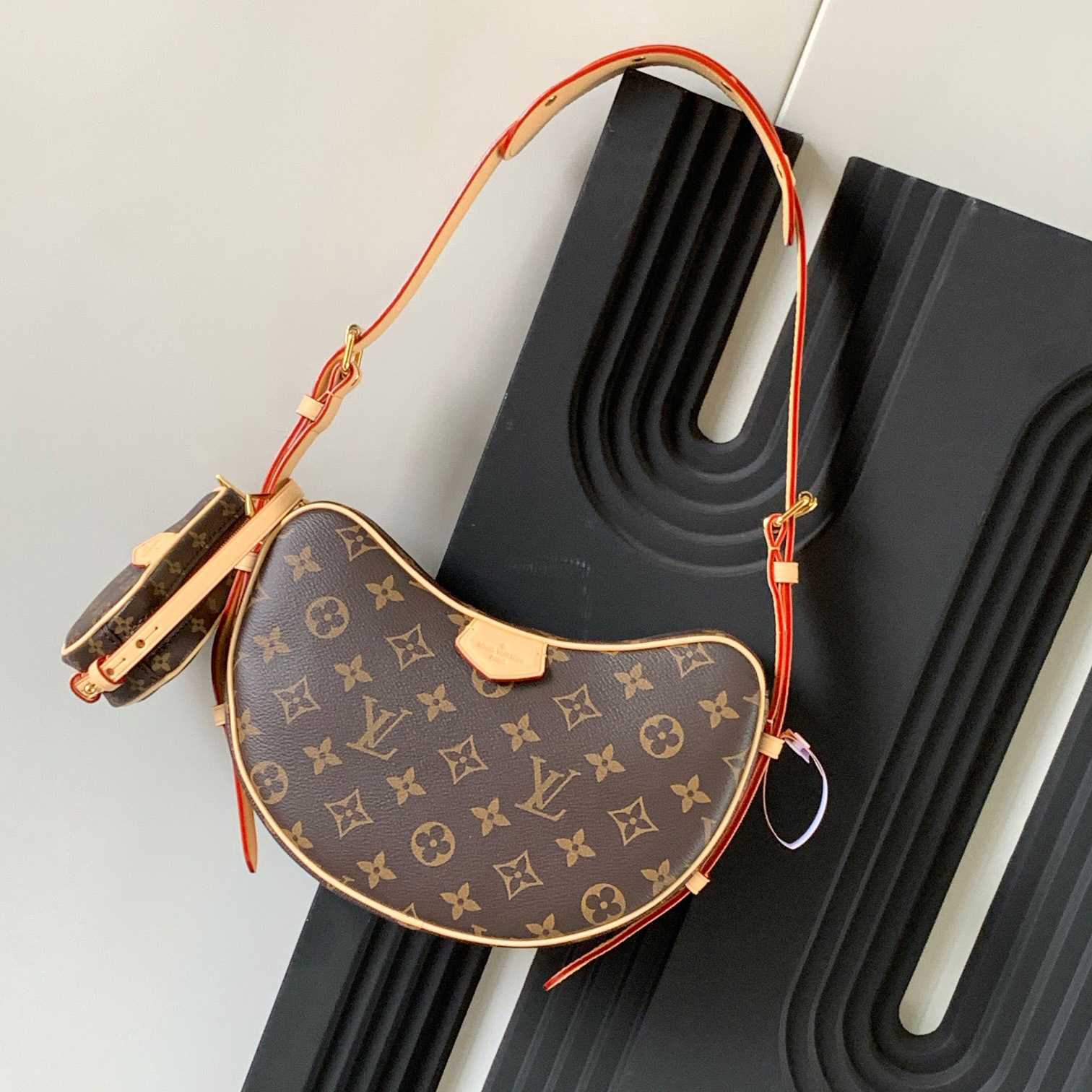 Louis Vuitton Croissant MM   M46828 - PerfectKickZ