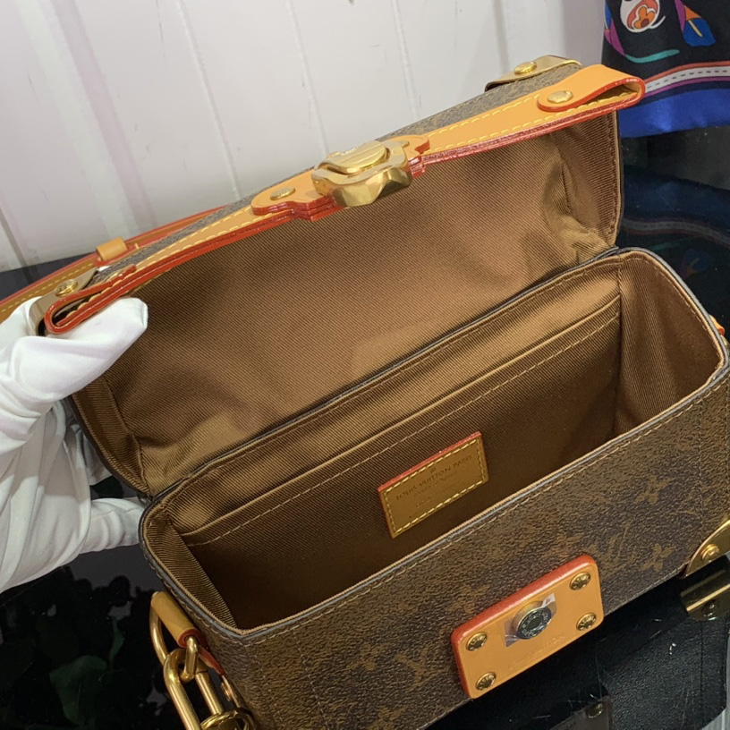 Louis Vuitton Soul Trunk   M11535 - PerfectKickZ