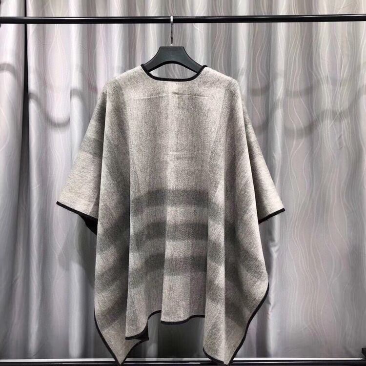 Burberry Charlotte Reversible Wool Felt Cape    140*140cm - PerfectKickZ