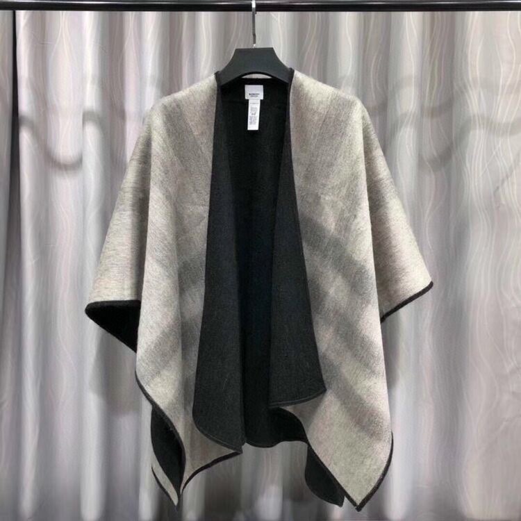 Burberry Charlotte Reversible Wool Felt Cape    140*140cm - PerfectKickZ