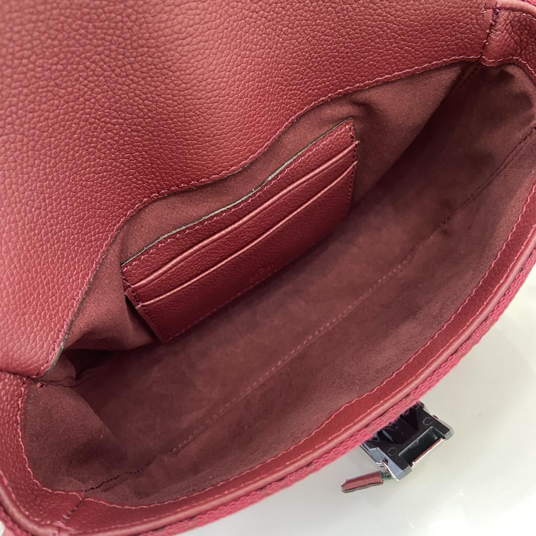 Gucci Mini GG Crossbody Bag - PerfectKickZ