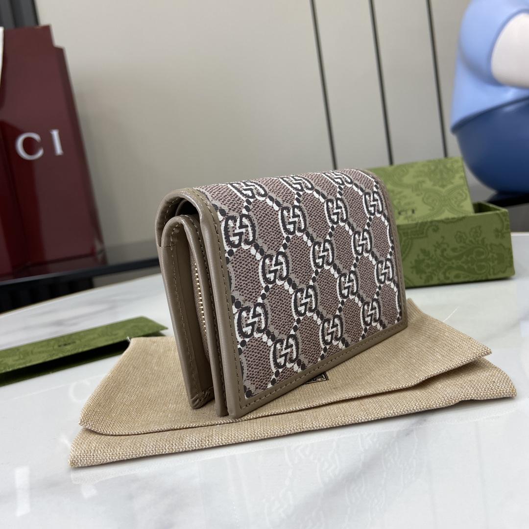 Gucci Medium Wallet With GG Shadow - 
