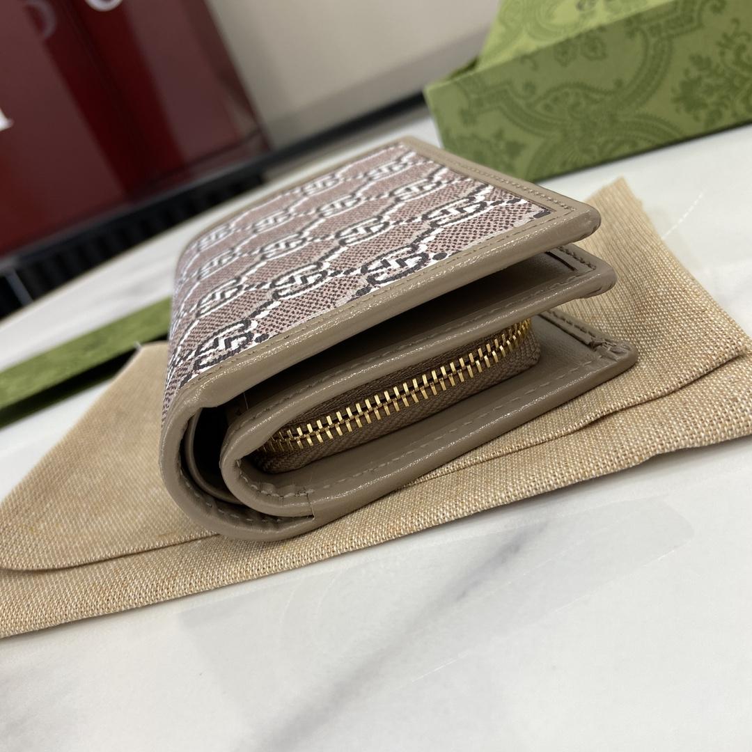 Gucci Medium Wallet With GG Shadow - 
