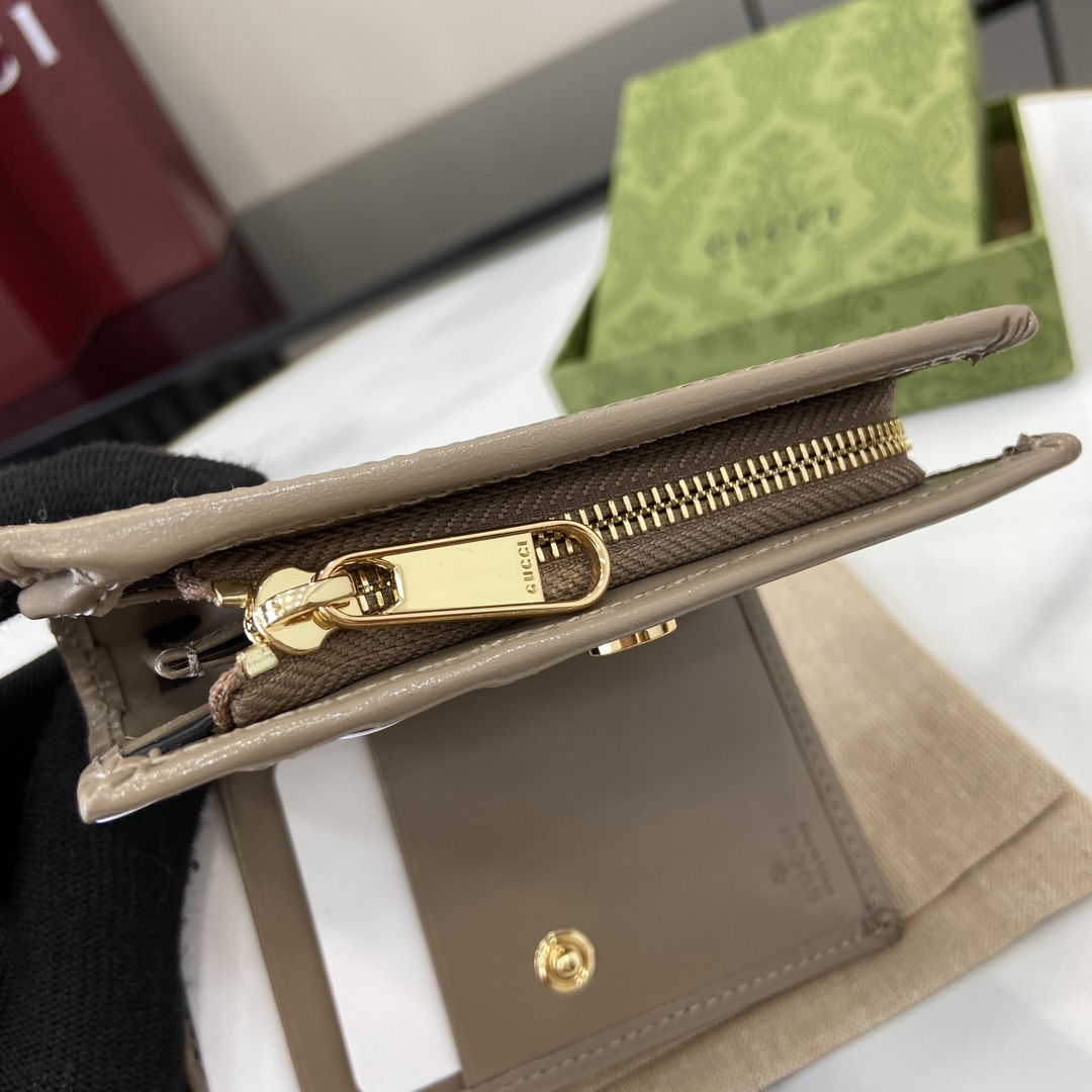 Gucci Medium Wallet With GG Shadow - 