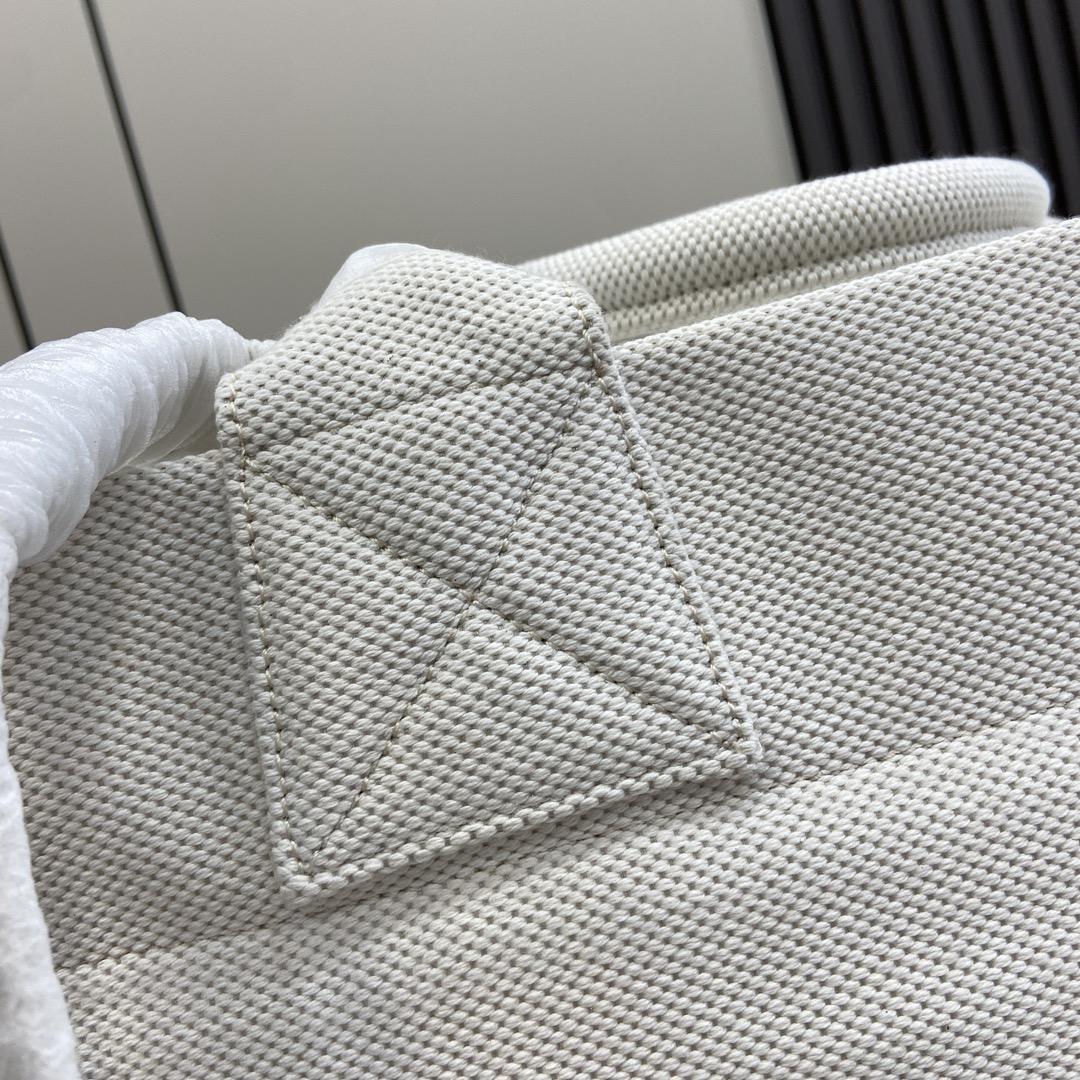 Gucci Canvas Tote Bag With Embossed Detail  （48-48-17cm） - PerfectKickZ